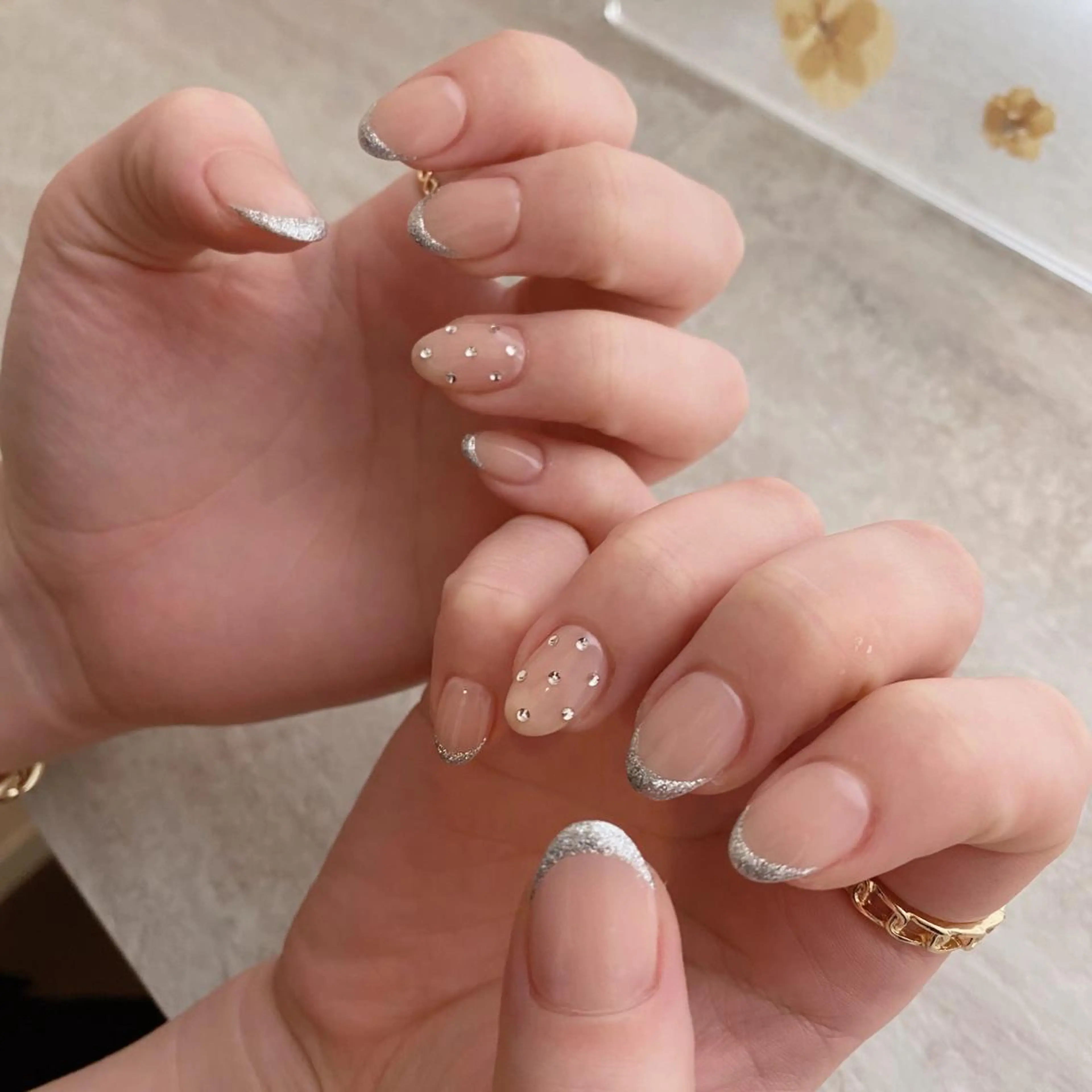 ネイル ストーンネイル Elle. ASAMIのネイルデザイン