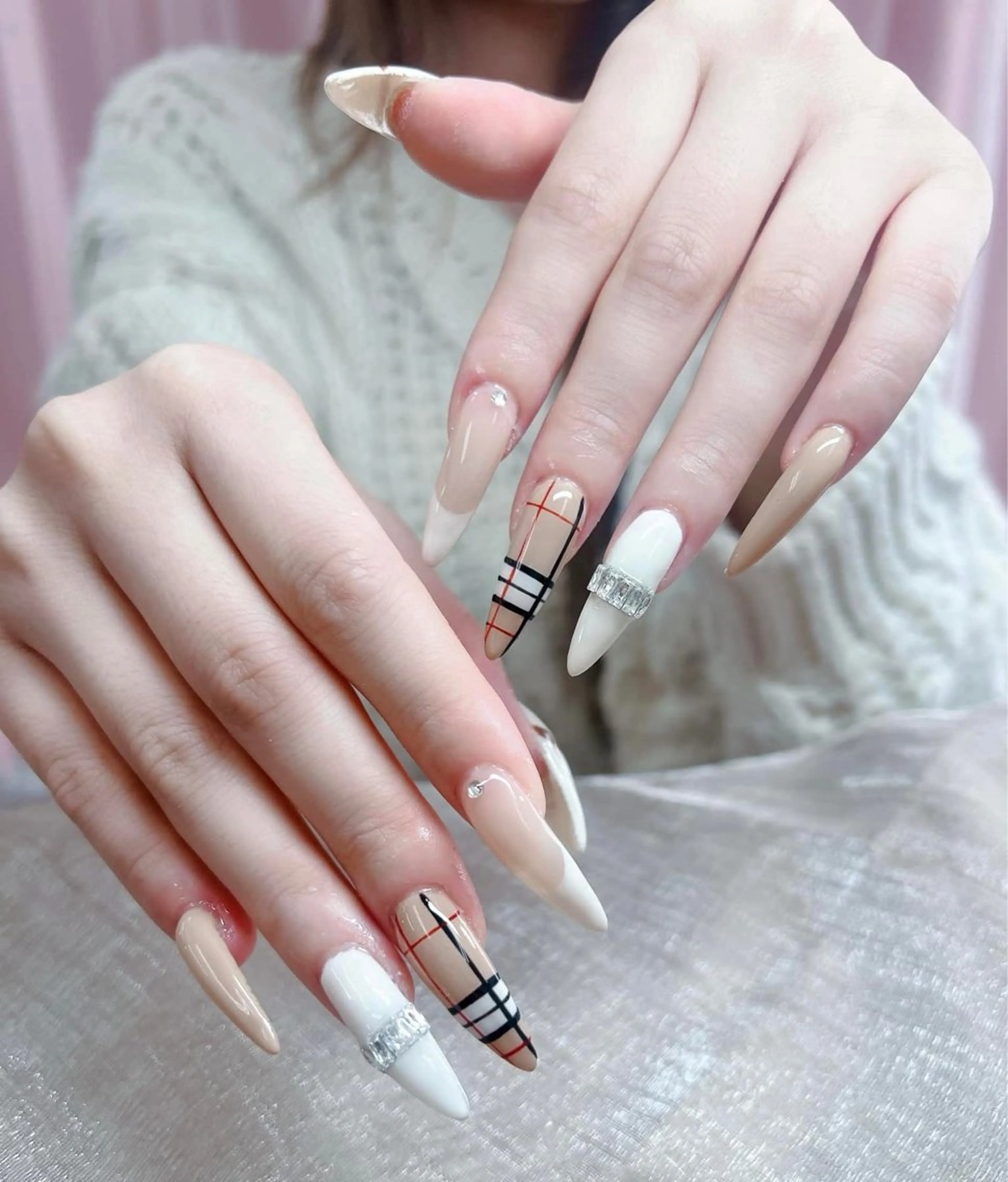 ネイル アートネイル オーロラネイル チークネイル 長さ出し フットネイル HaNa_ Noiranailのネイルデザイン