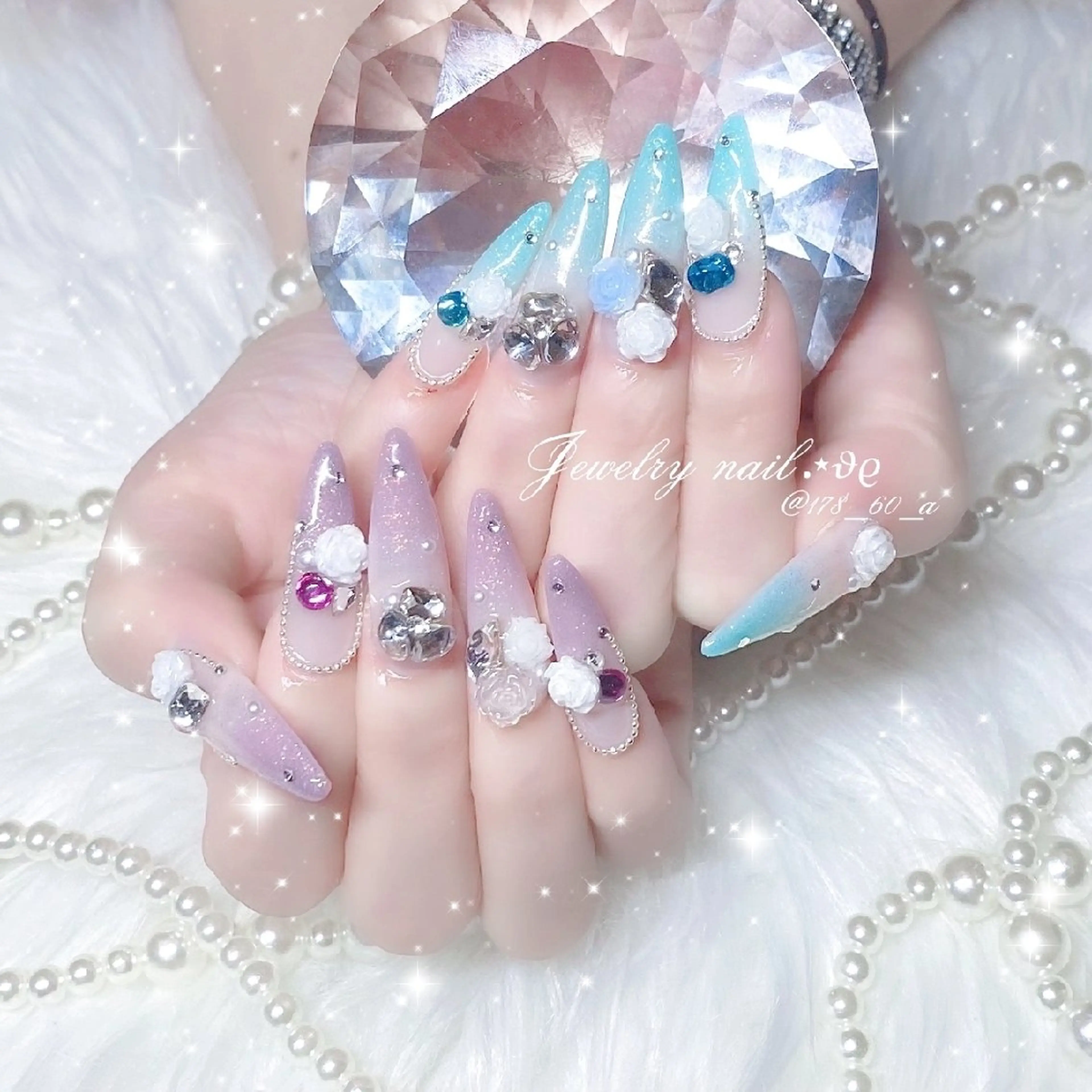 ネイル ガーリー グラデーション ラメ(グリッター) 水色 ピンク ハンドネイル HAPPINAS🎀  れん🖤痛ネイルのネイルデザイン