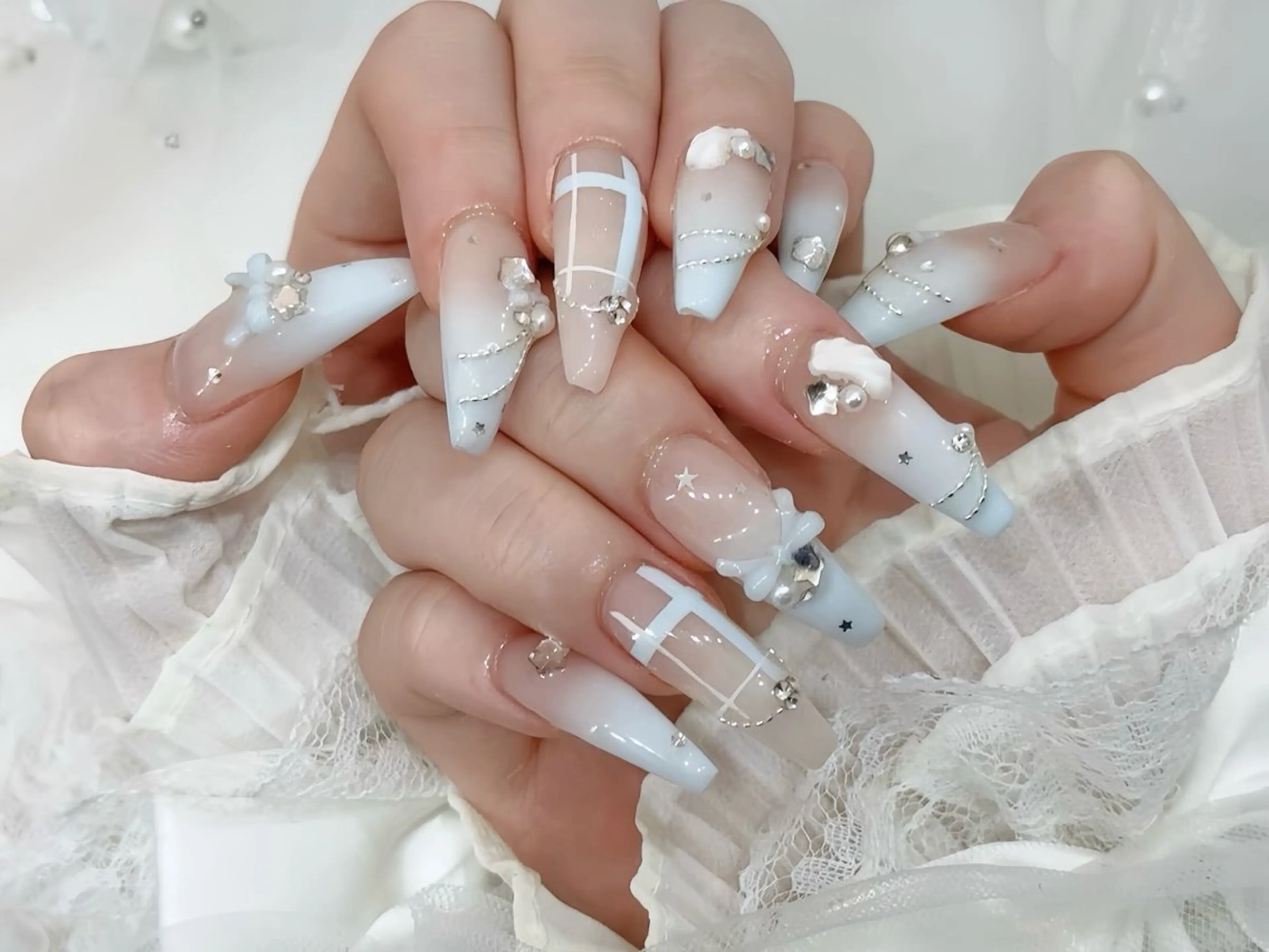 ネイル ブルー チークネイル クリアネイル フラワーネイル フットネイル ハンドネイル Rin Nail 新大久保店のネイルデザイン