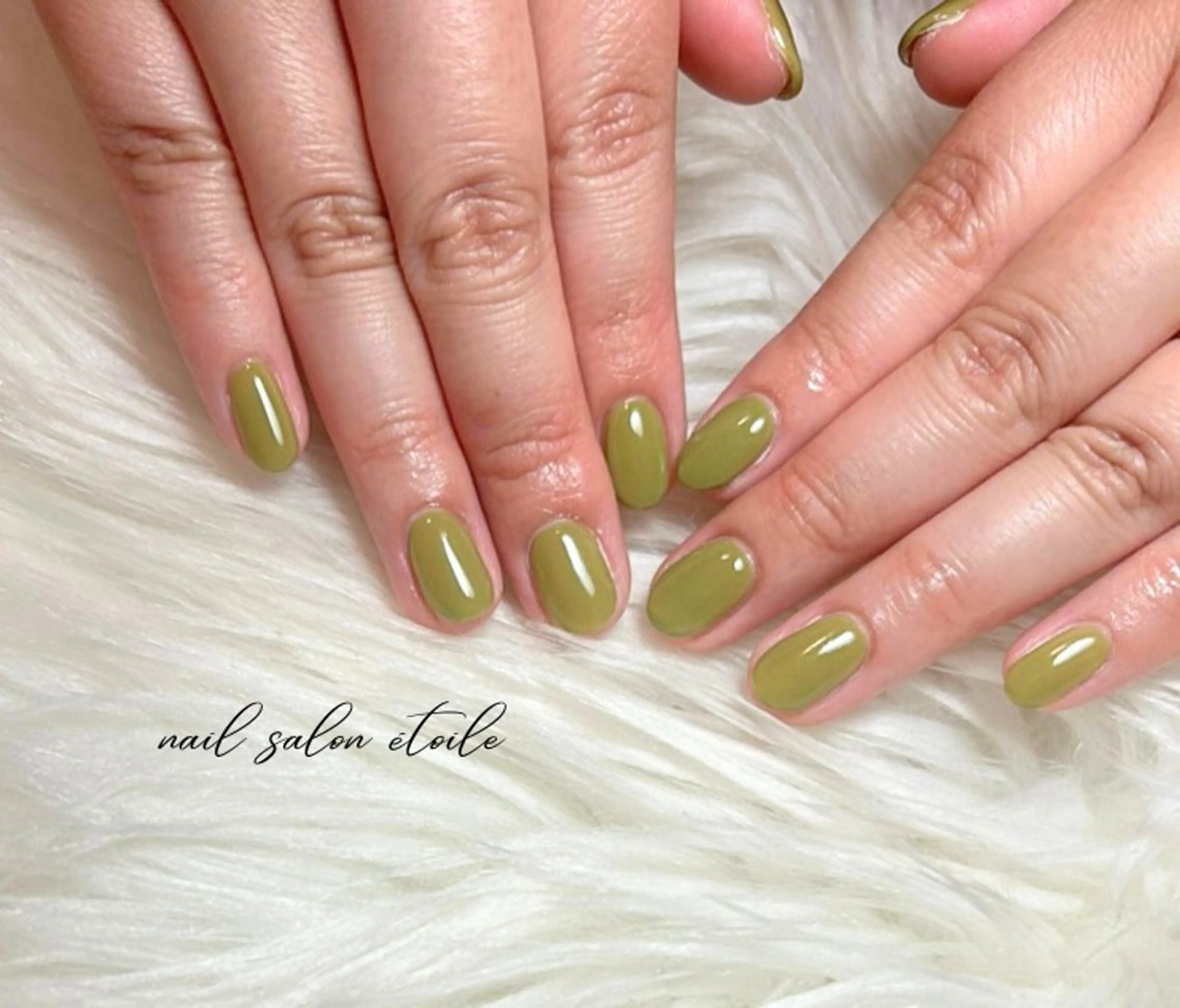 ネイル グリーン ワンカラーネイル ピスタチオネイル シンプルネイル ハンドネイル nail salon étoileのネイルデザイン