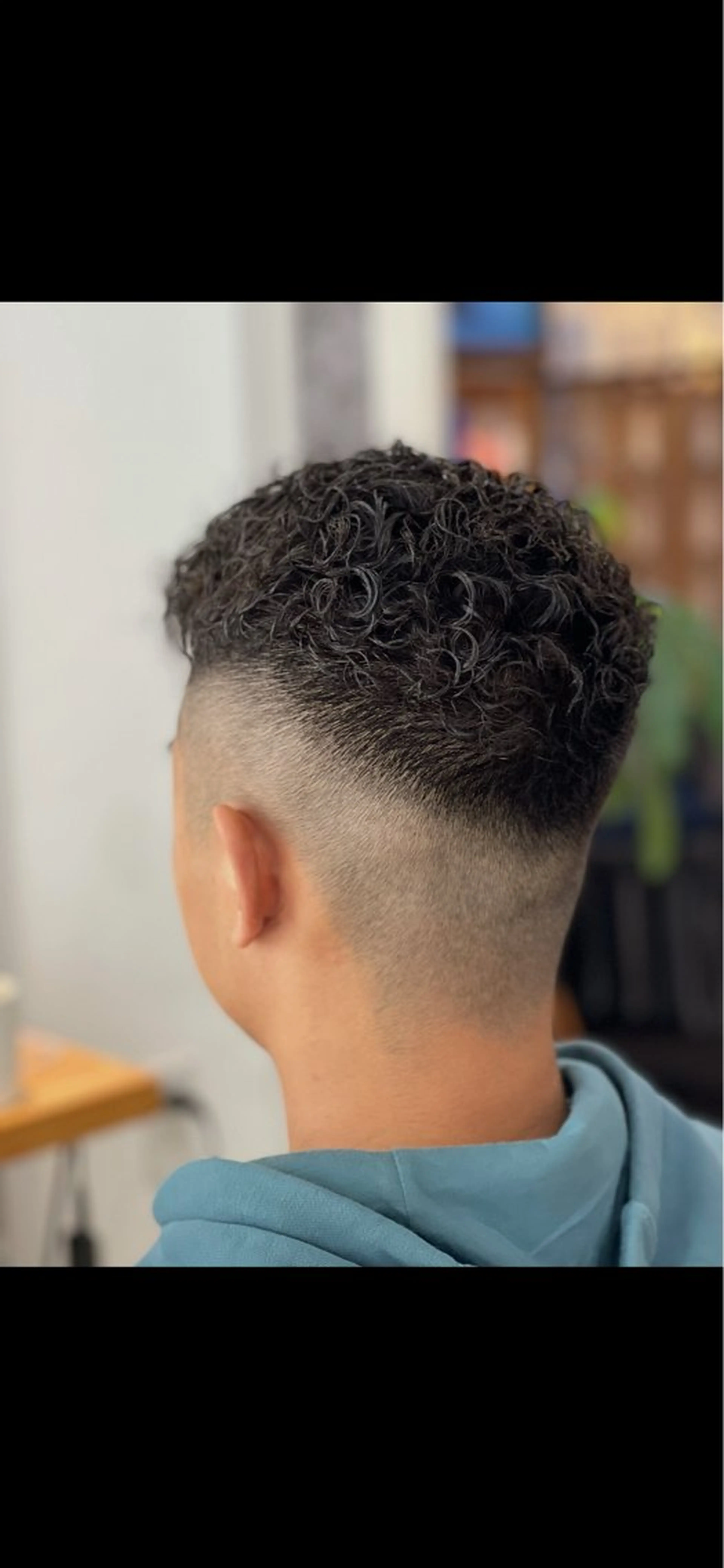 ショート パーマ メンズ メンズハイライト メンズメッシュ ハイライト カット 吉岡 三四朗のヘアスタイル
