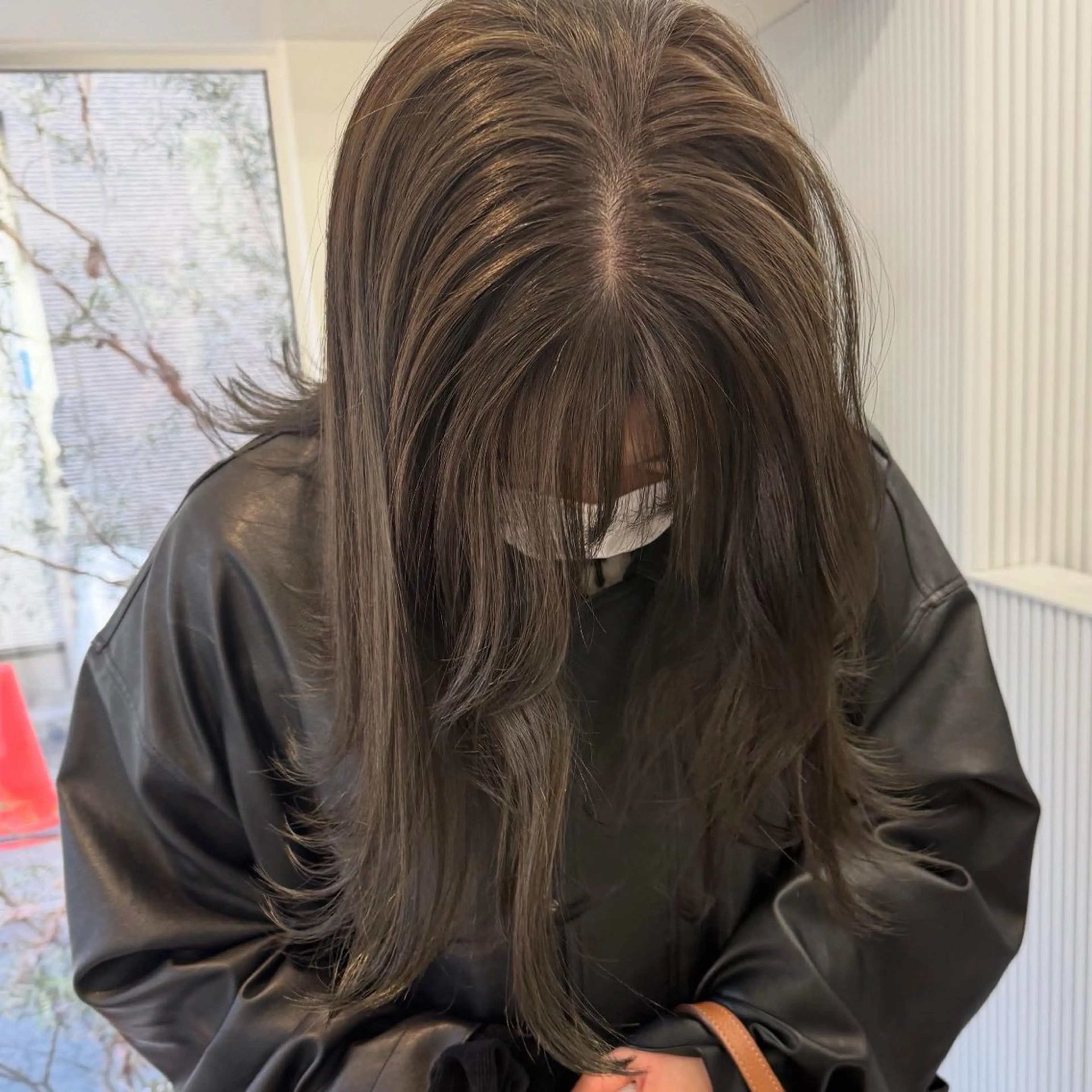 セミロング カラー ミルクティー× グレージュMOMOのヘアスタイル