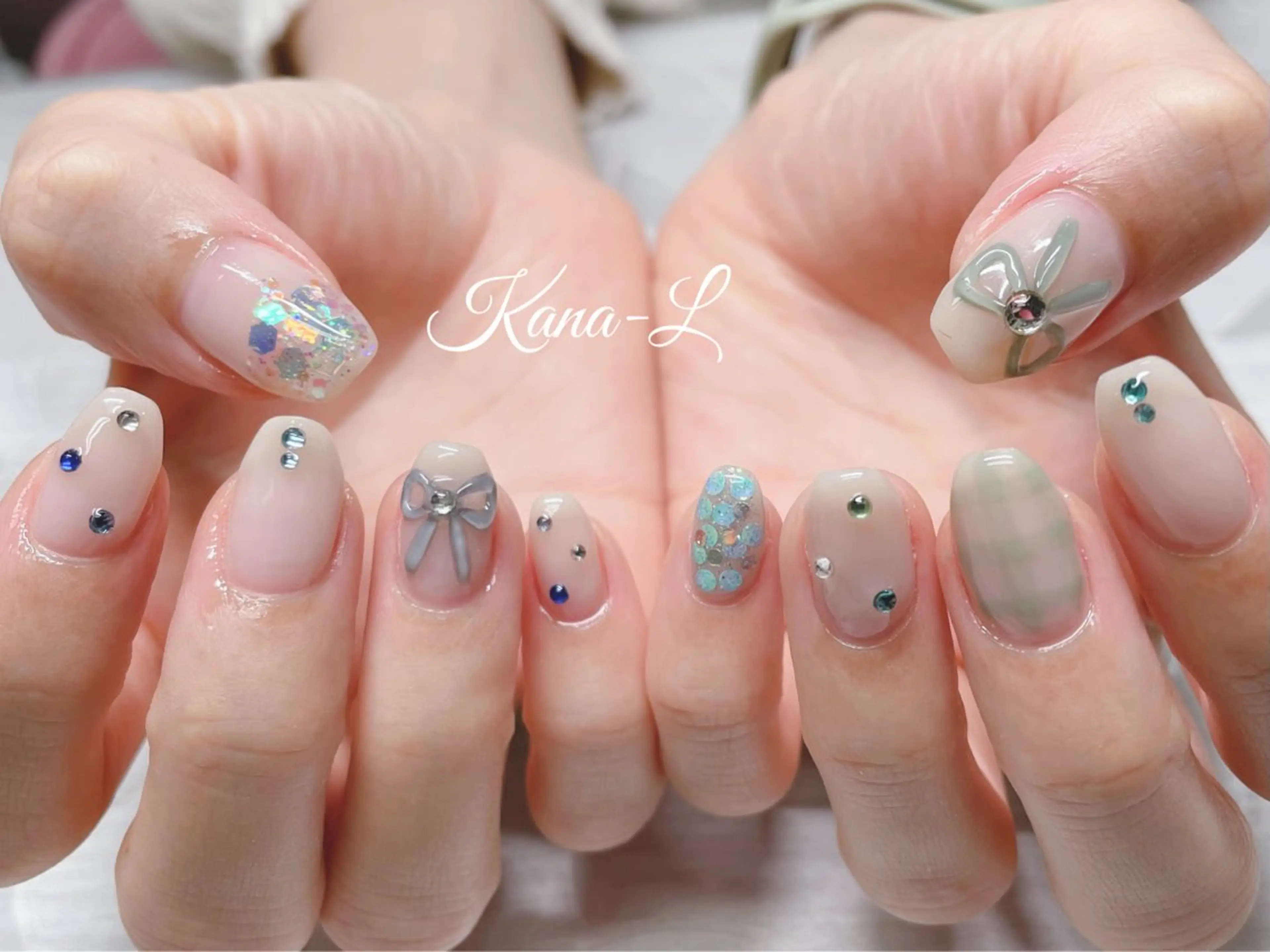 ネイル ジェルネイル キラキラネイル パラジェル ぷっくりネイル リボン 芦辺 香奈のネイルデザイン