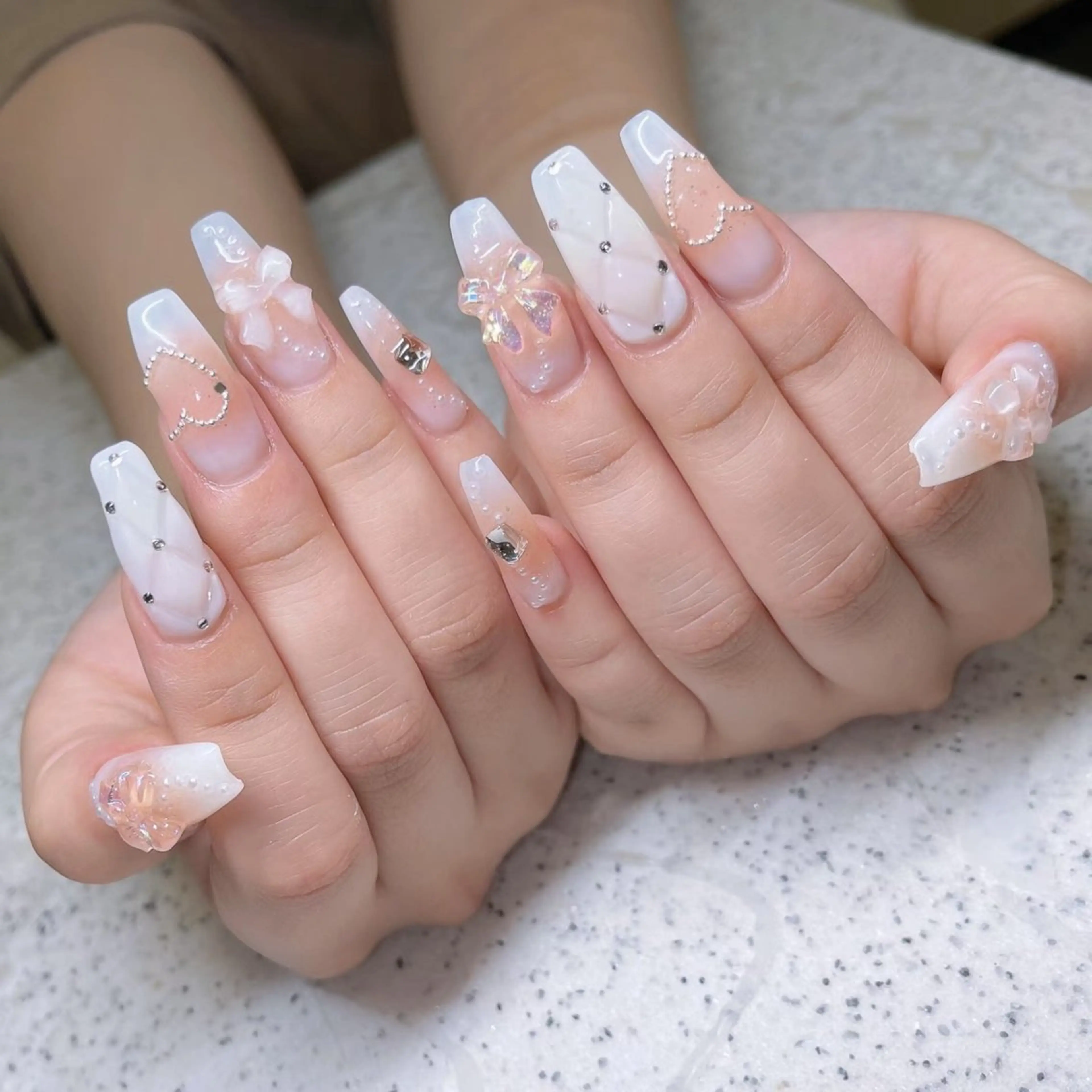 ネイル ハンドネイル Queens 榊 まおのネイルデザイン