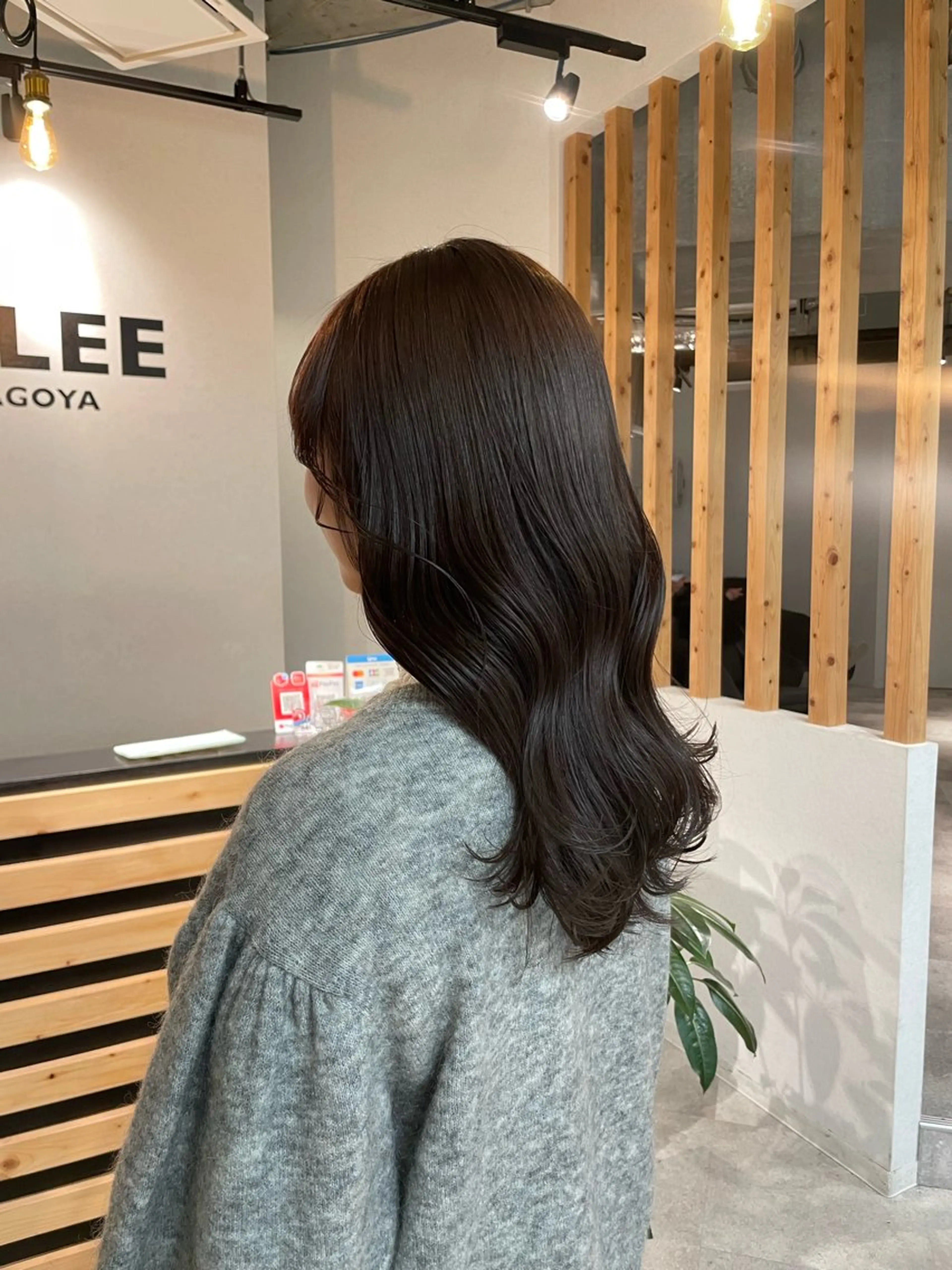 セミロング カラー ブラウンカラー ラベンダーカラー ラベンダーブラウン ヘアカラー A/LEE所属・久保田 千尋のヘアスタイル