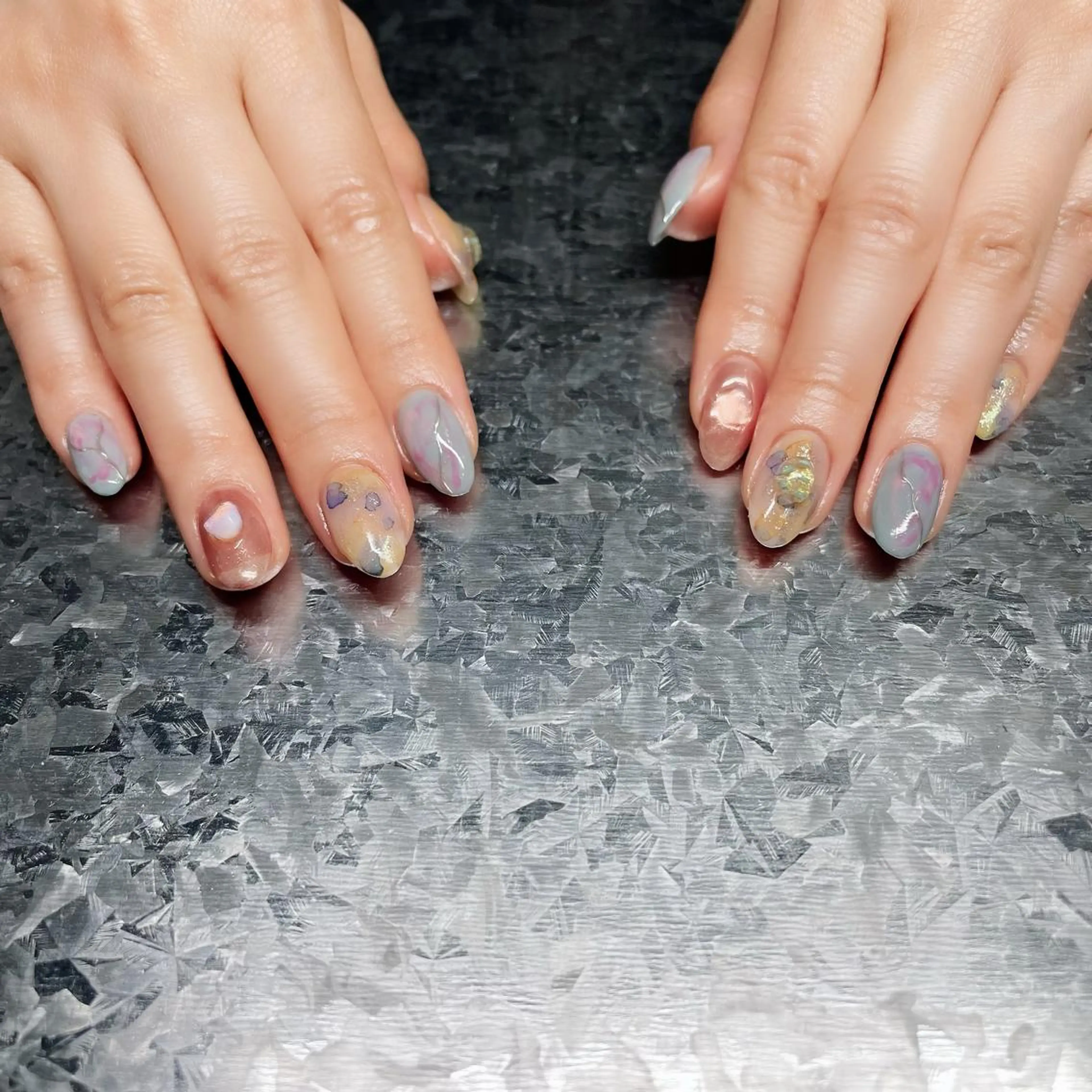 ネイル オーロラネイル 氷ネイル・うるうるネイル 韓国ネイル マグネットネイル ミラーネイル ハンドネイル VOLLMOND nailのネイルデザイン