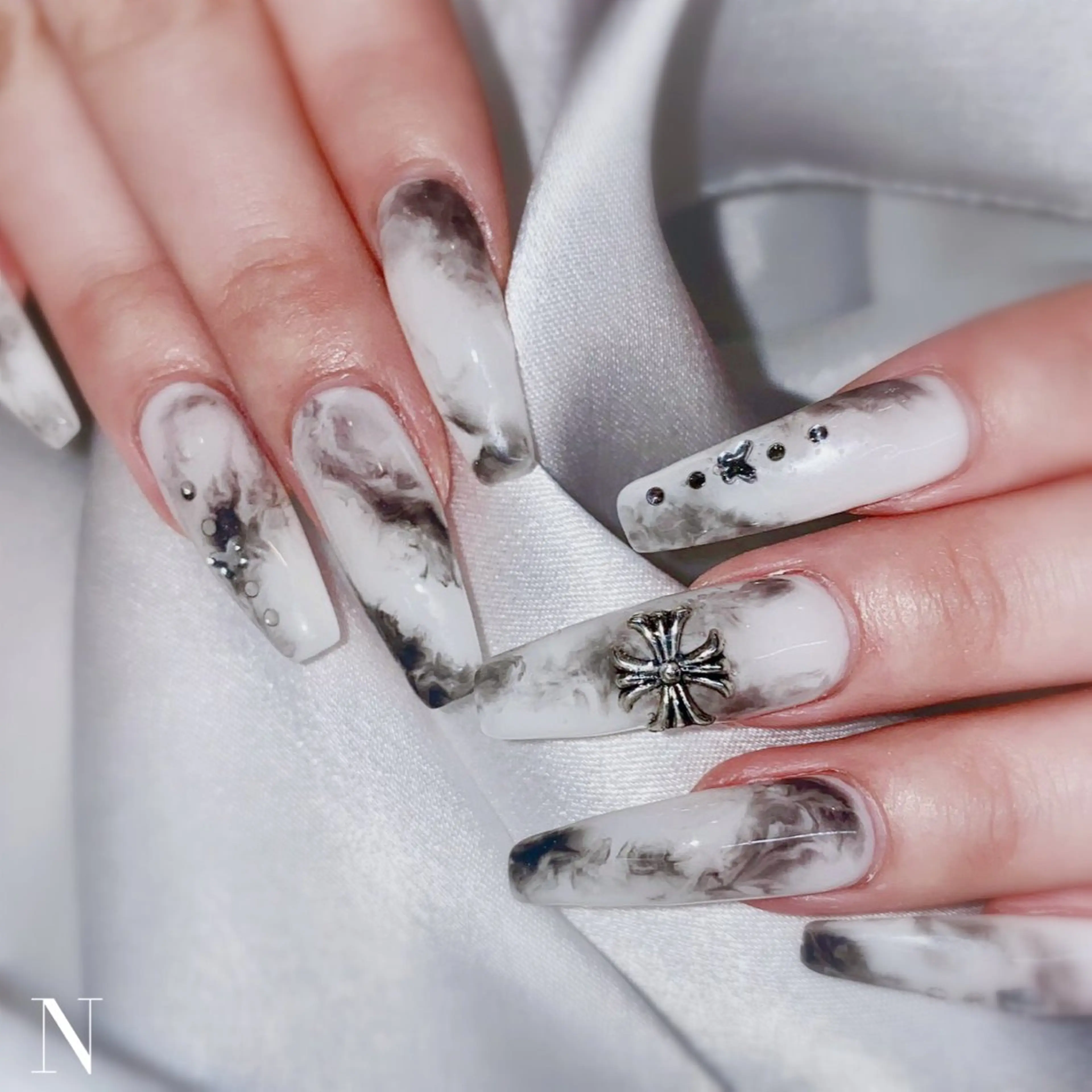 ネイル 長さ出し フットネイル フレンチネイル ジェルネイル 韓国ネイル Niko nailサロンのネイルデザイン