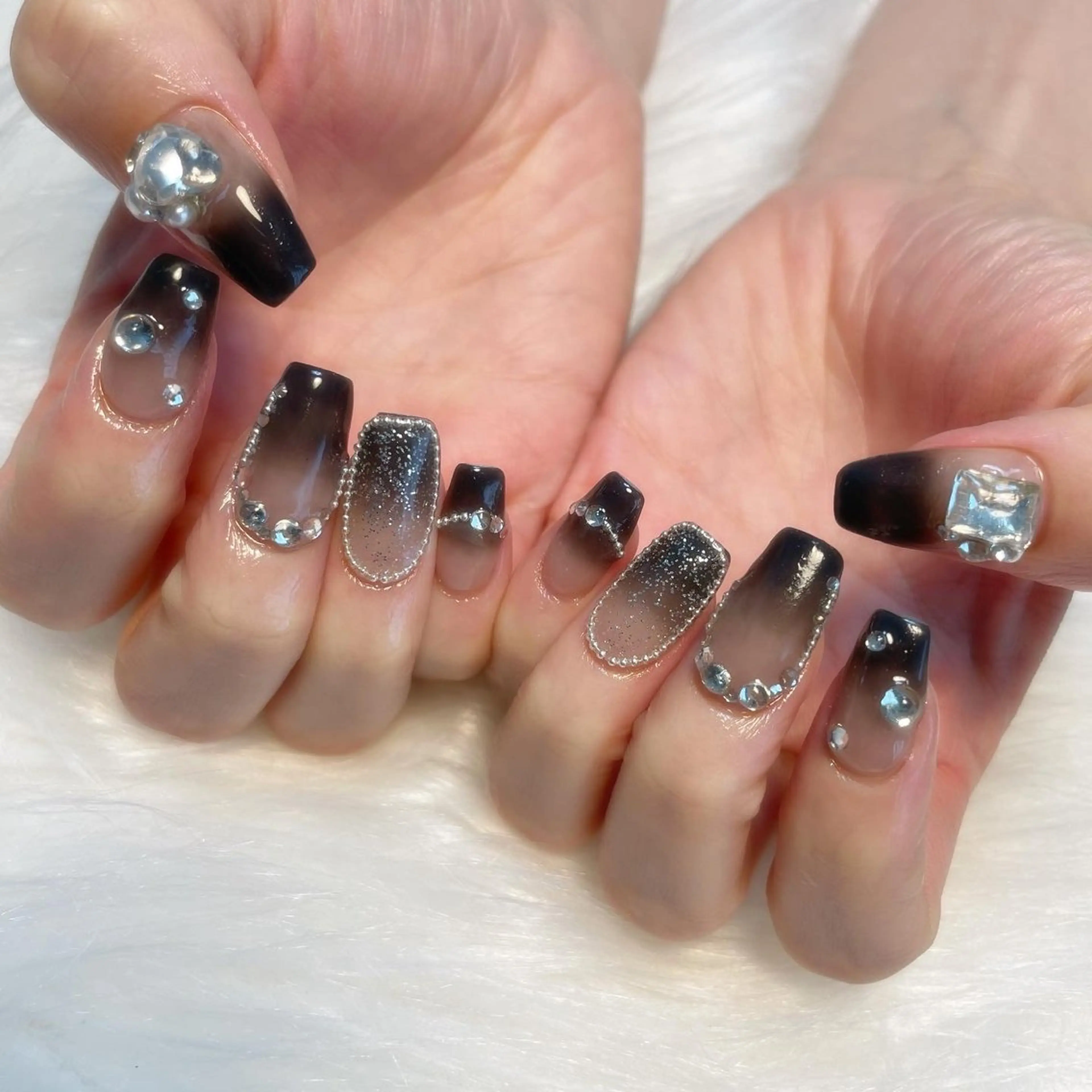 ネイル ハンドネイル ゴテゴテ💙ワンホン リオナのネイルデザイン