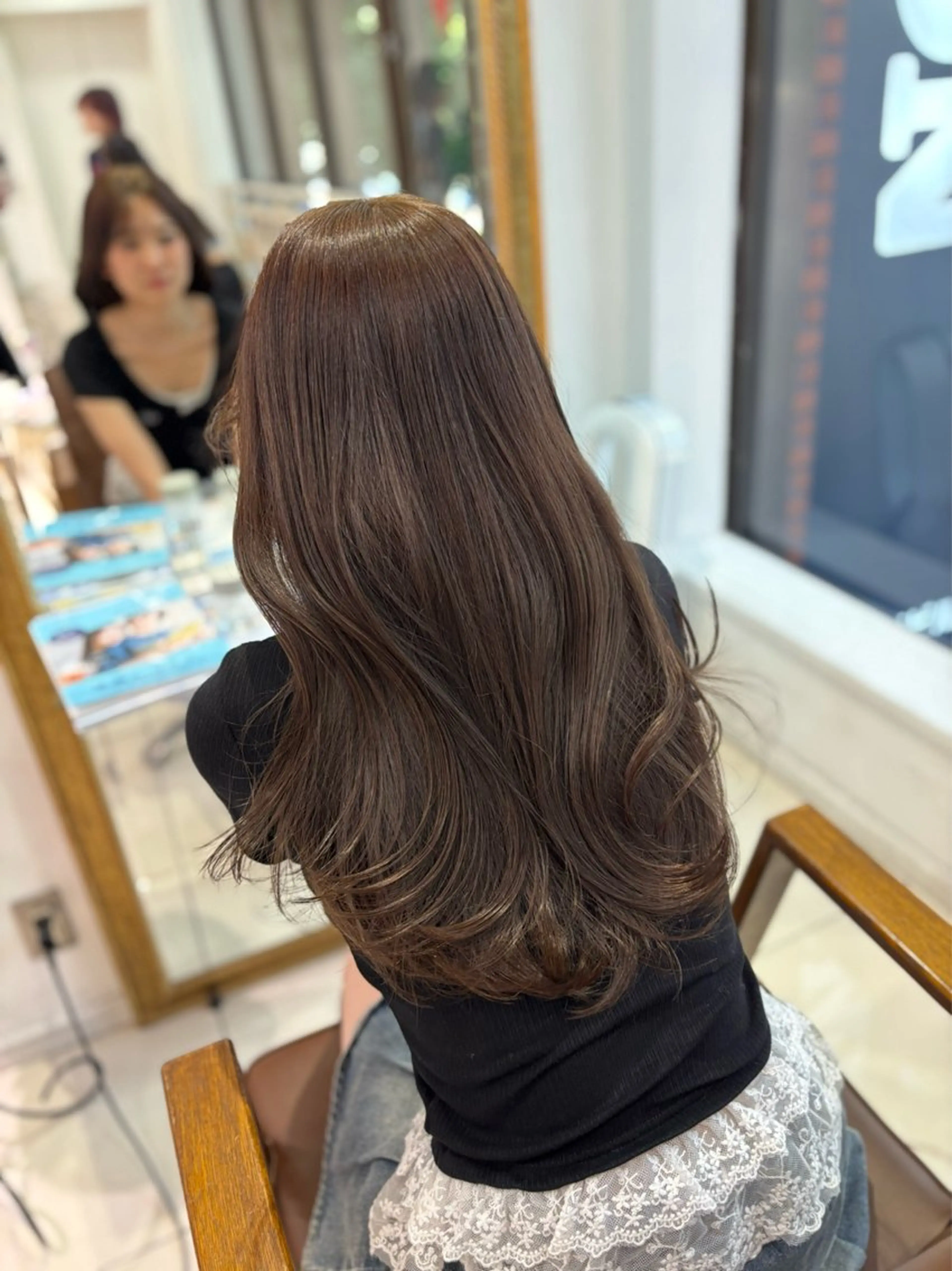 セミロング ヘアカラー 𝒔𝒂𝒚𝒂🫧 赤みレス透け感カラーのヘアスタイル