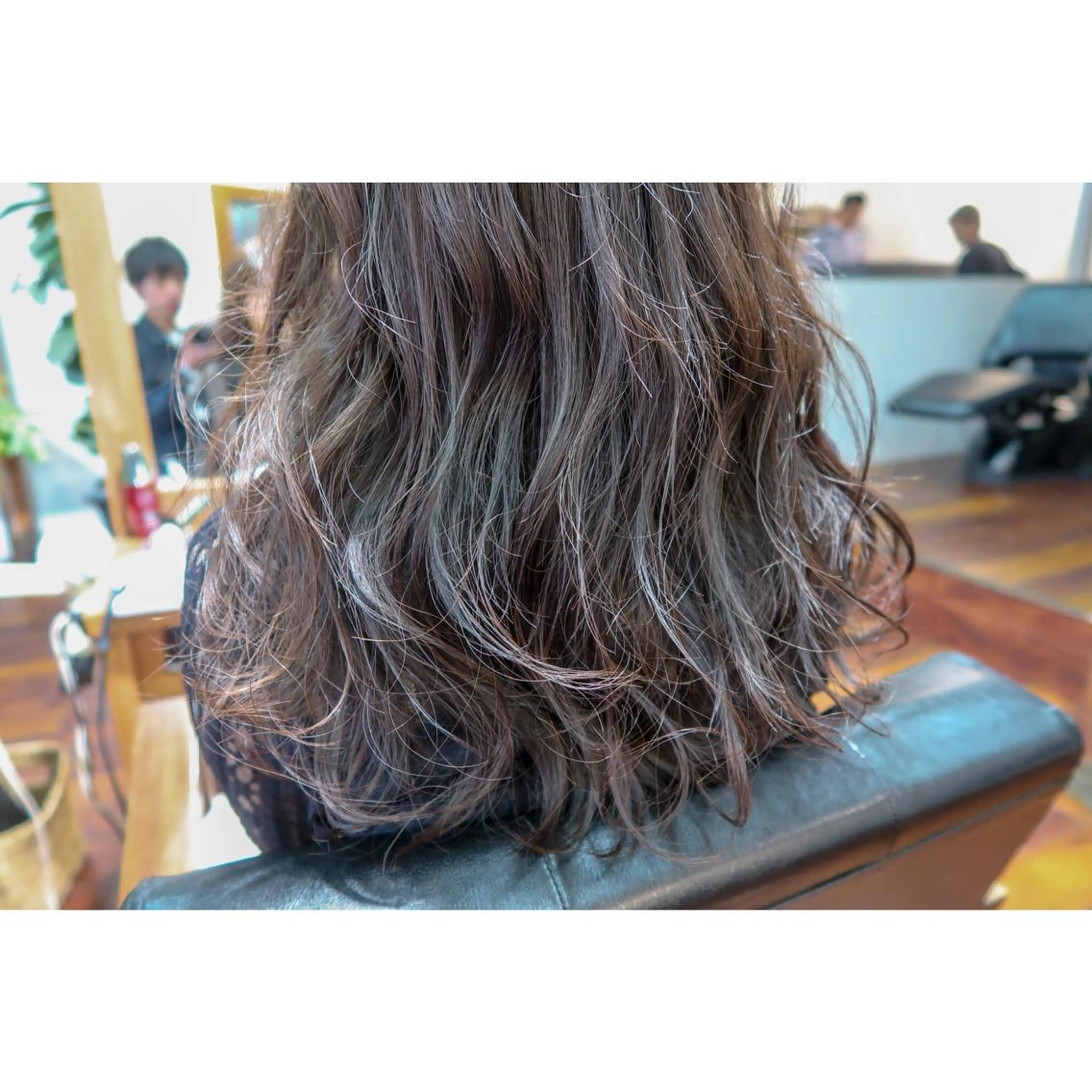 ロング カラー グレージュ ハイライトカラー 3Dハイライト ハイライト 江上拓郎/ショート /酸性ストレートのヘアスタイル