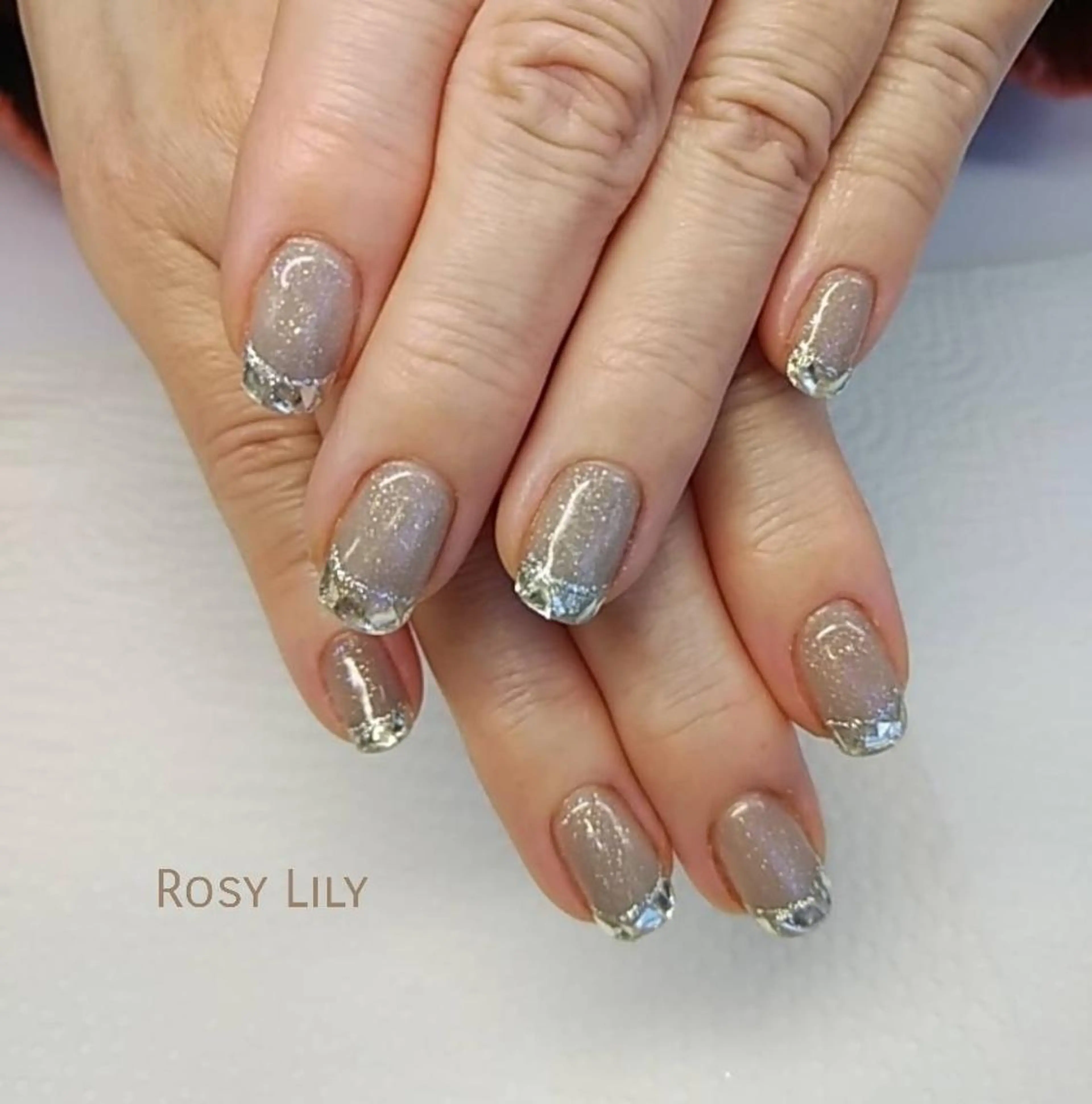 ネイル フレンチネイル ガラスフレンチ シルバー ハンドネイル ハンドケア プライベートサロン Rosy Lilyのネイルデザイン