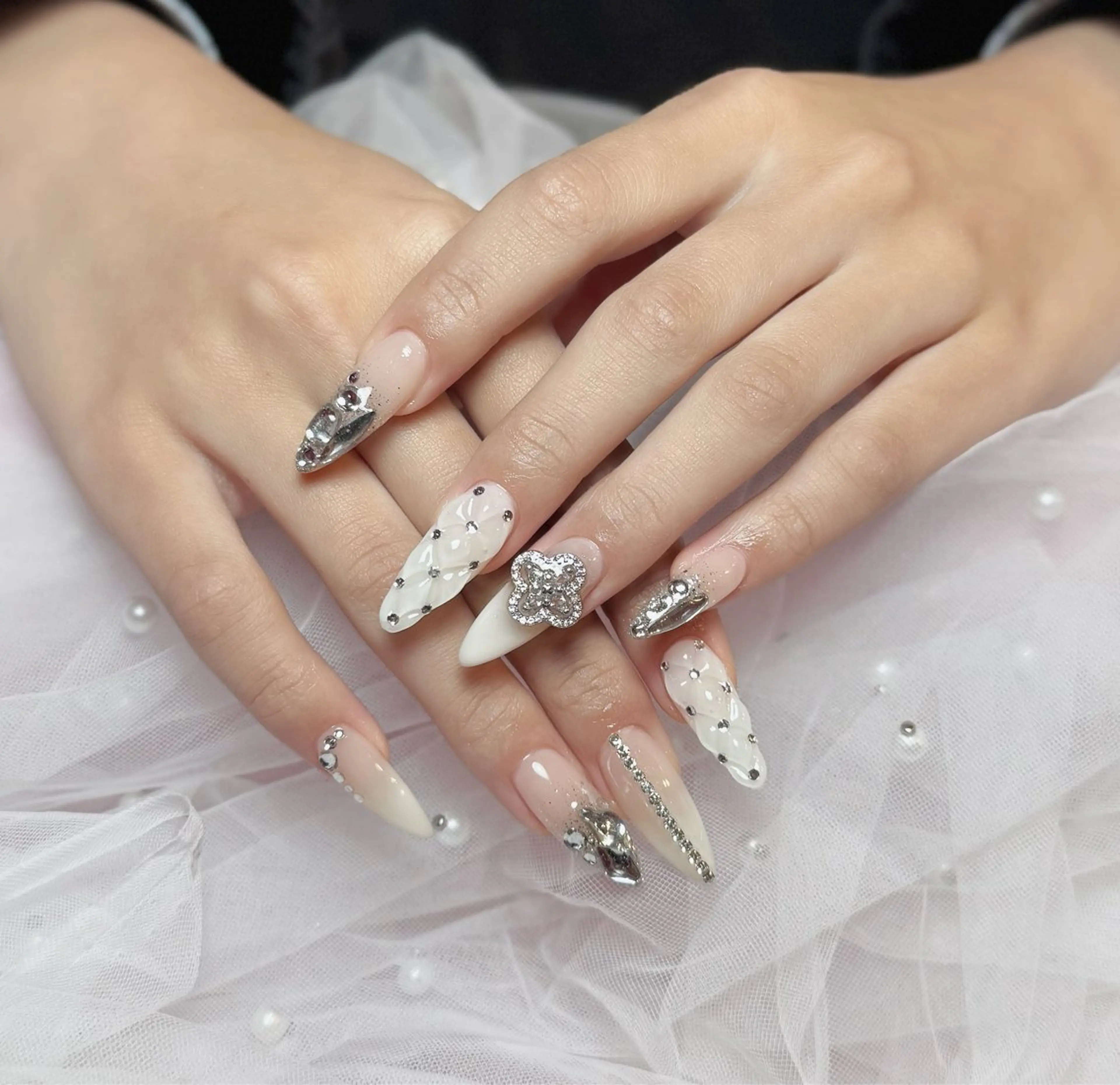 ネイル オーロラネイル チークネイル フットネイル フレンチネイル ジェルネイル ハンドネイル Nichi Nailsのネイルデザイン