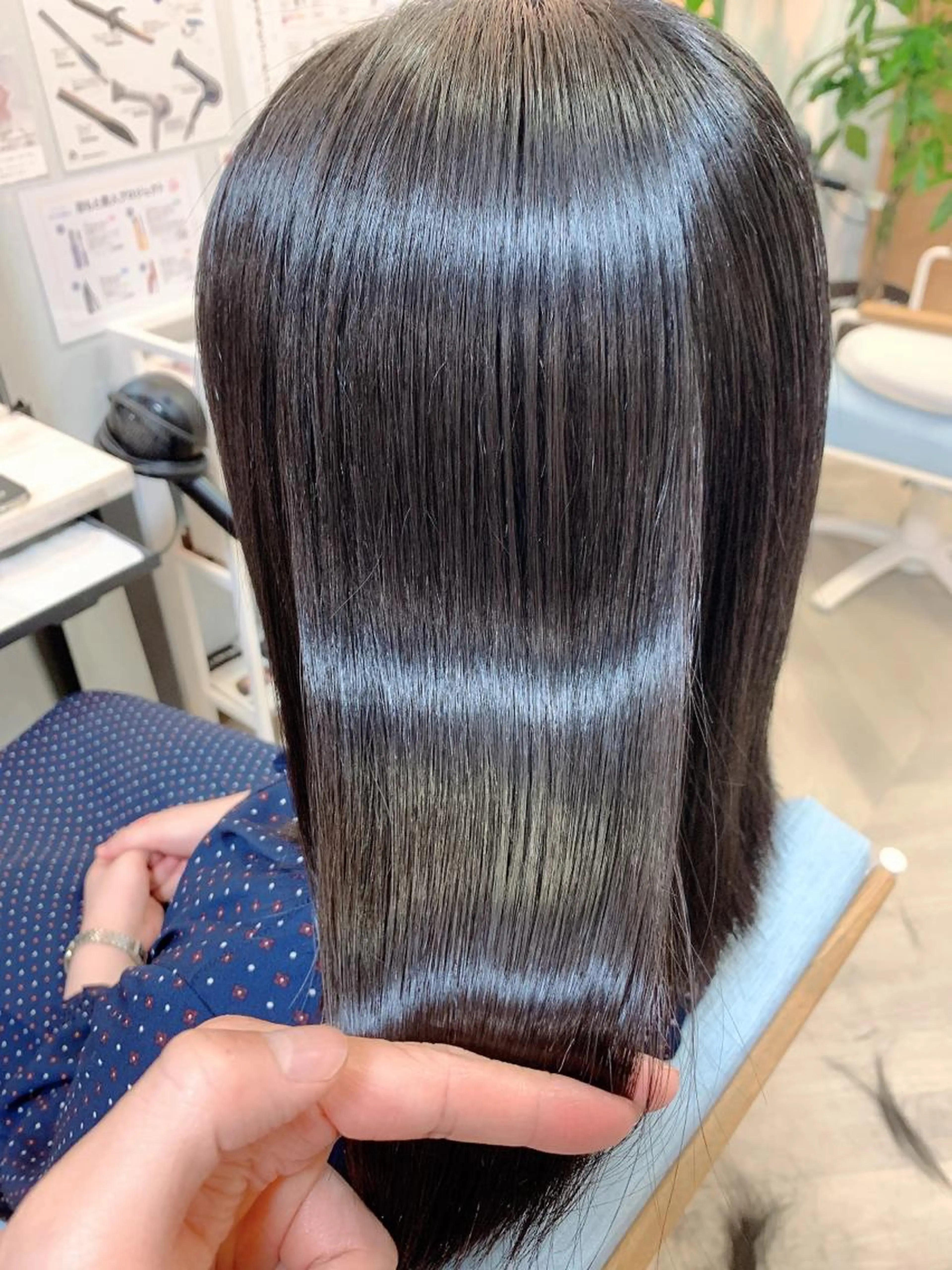 縮毛矯正+1stepトリートメント(ロング全頭の場合+1100円)の写真