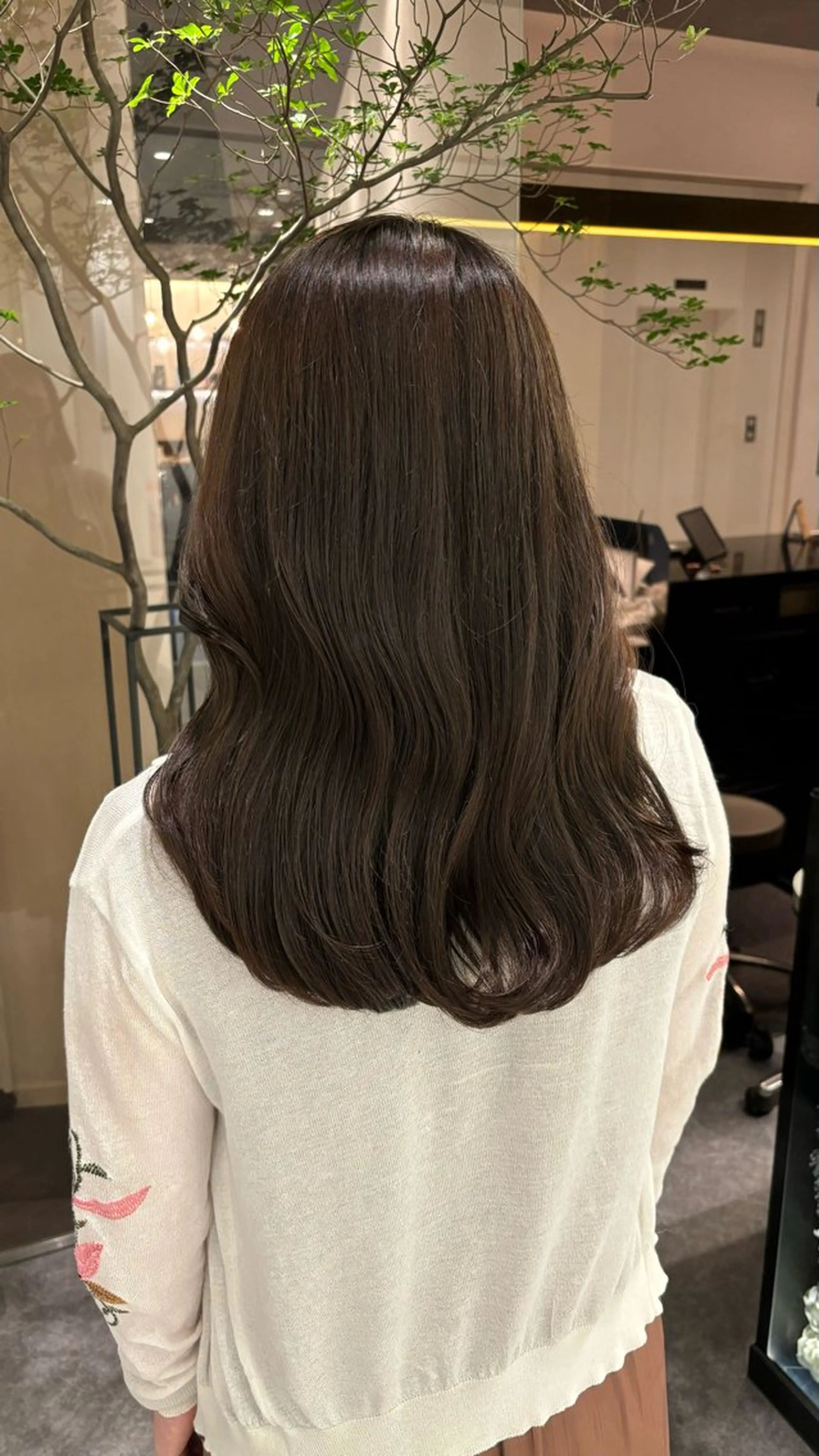 セミロング 透明感カラー🫧×癒 しスパ鈴木思音のヘアスタイル