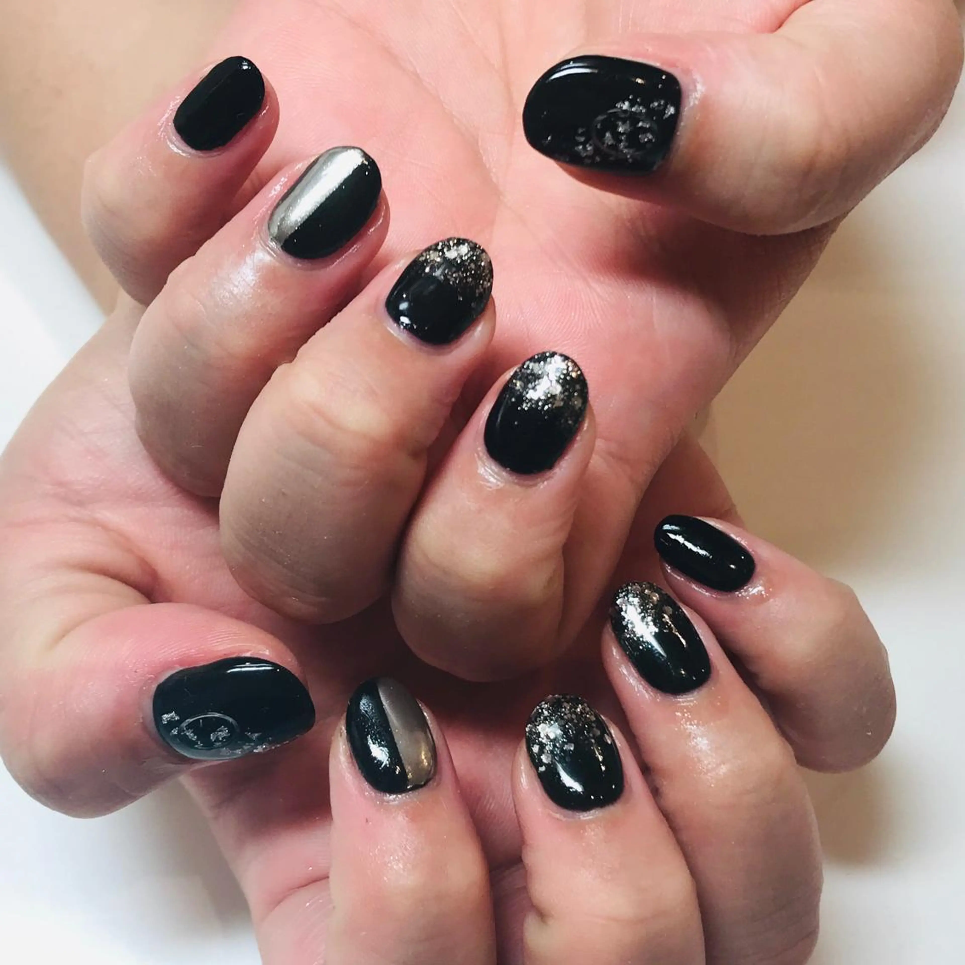 ネイル ミラーネイル シルバー Yukako. Nのネイルデザイン