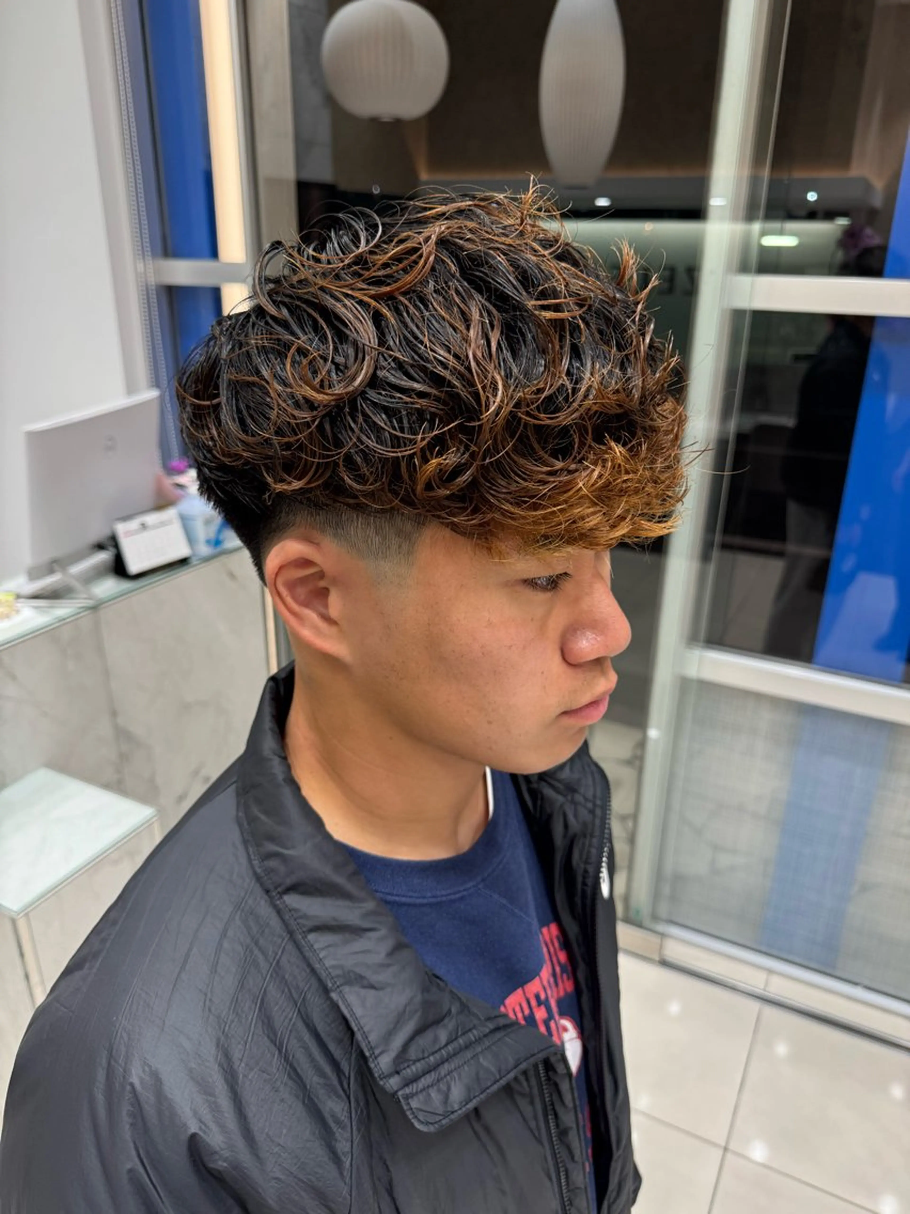 パーマ メンズ フェードカット メンズパーマ スペインカール 刈り上げ 髙橋 煌のヘアスタイル