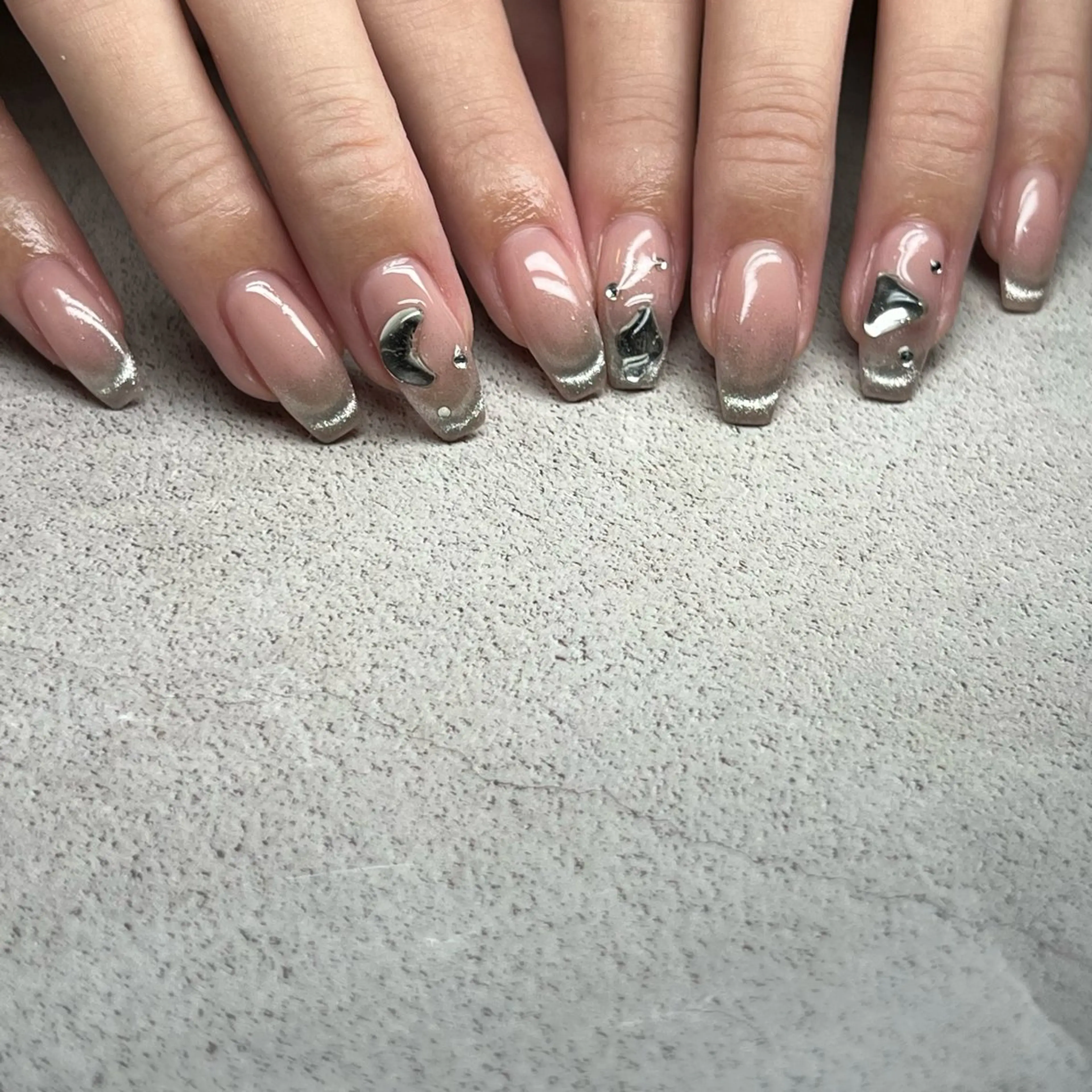 ネイル ハンドネイル 𝐫𝐚𝐢 𝐧𝐚𝐢𝐥の眉毛・アイブロウイメージ