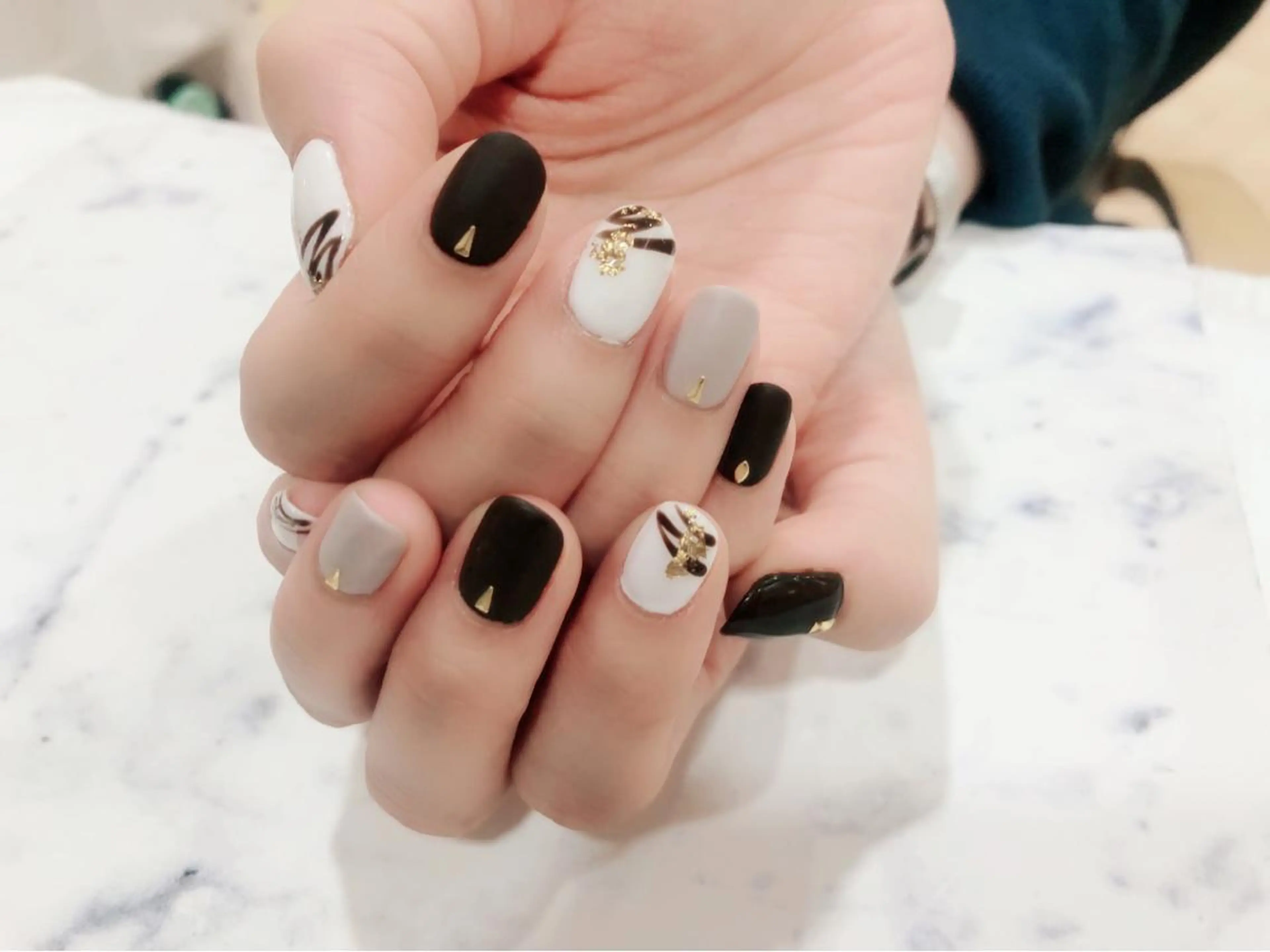 ネイル 成瀬 妃生路のヘアスタイル