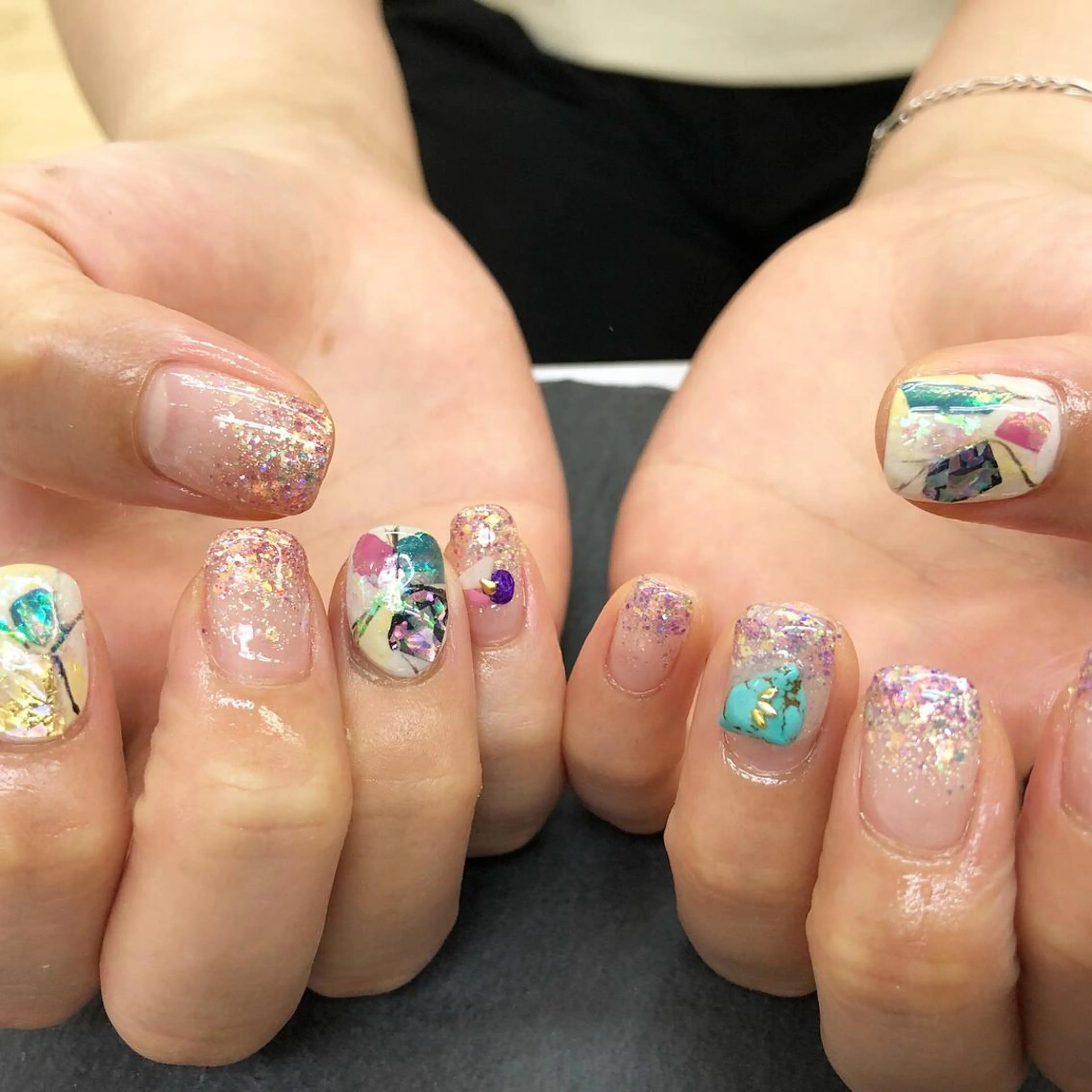 ネイル アートネイル ストーンネイル esNail&eye イーズネイル＆アイのネイルデザイン