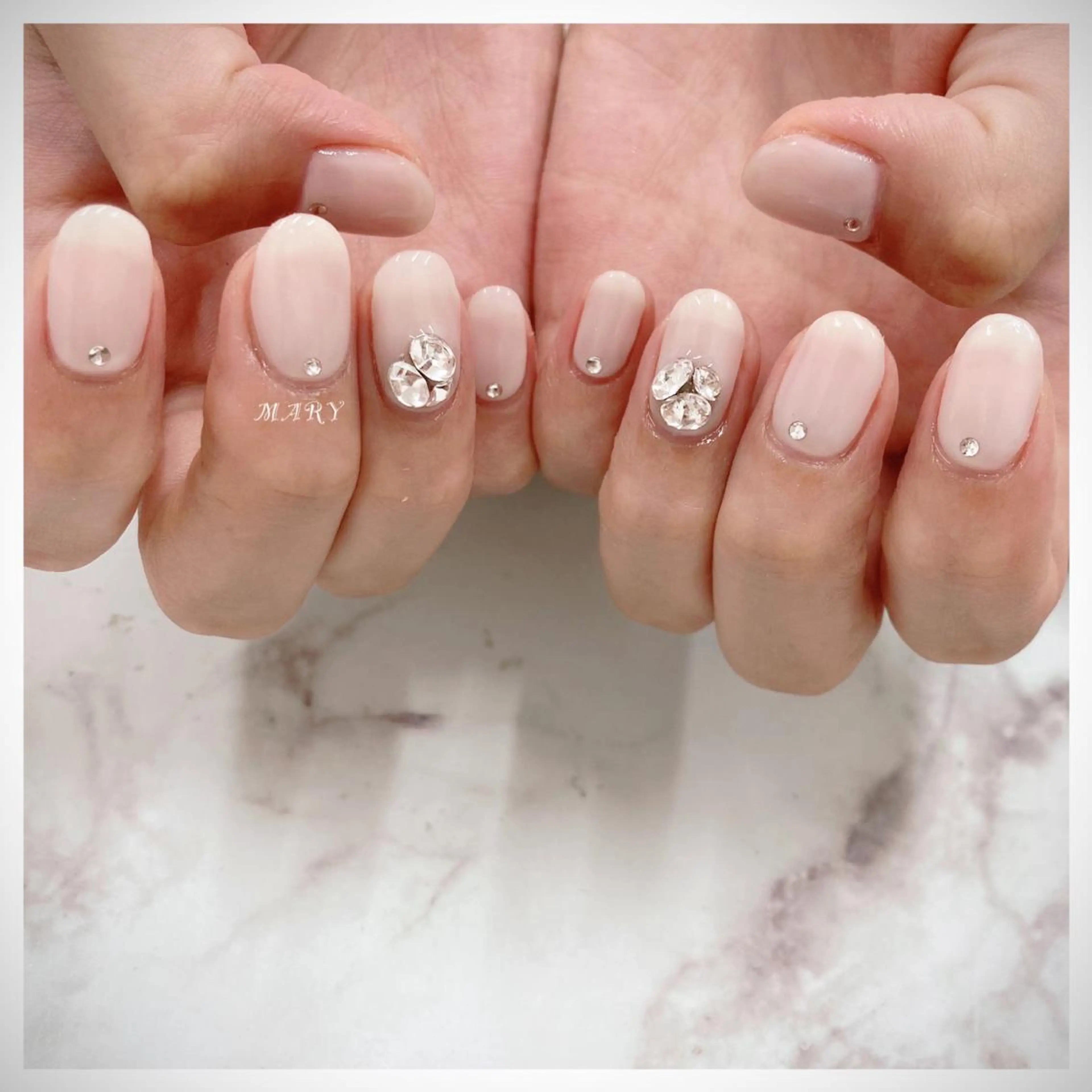 ネイル ニュアンスネイル ワンカラーネイル ホワイト ハンドネイル Mary nail .narumiのネイルデザイン