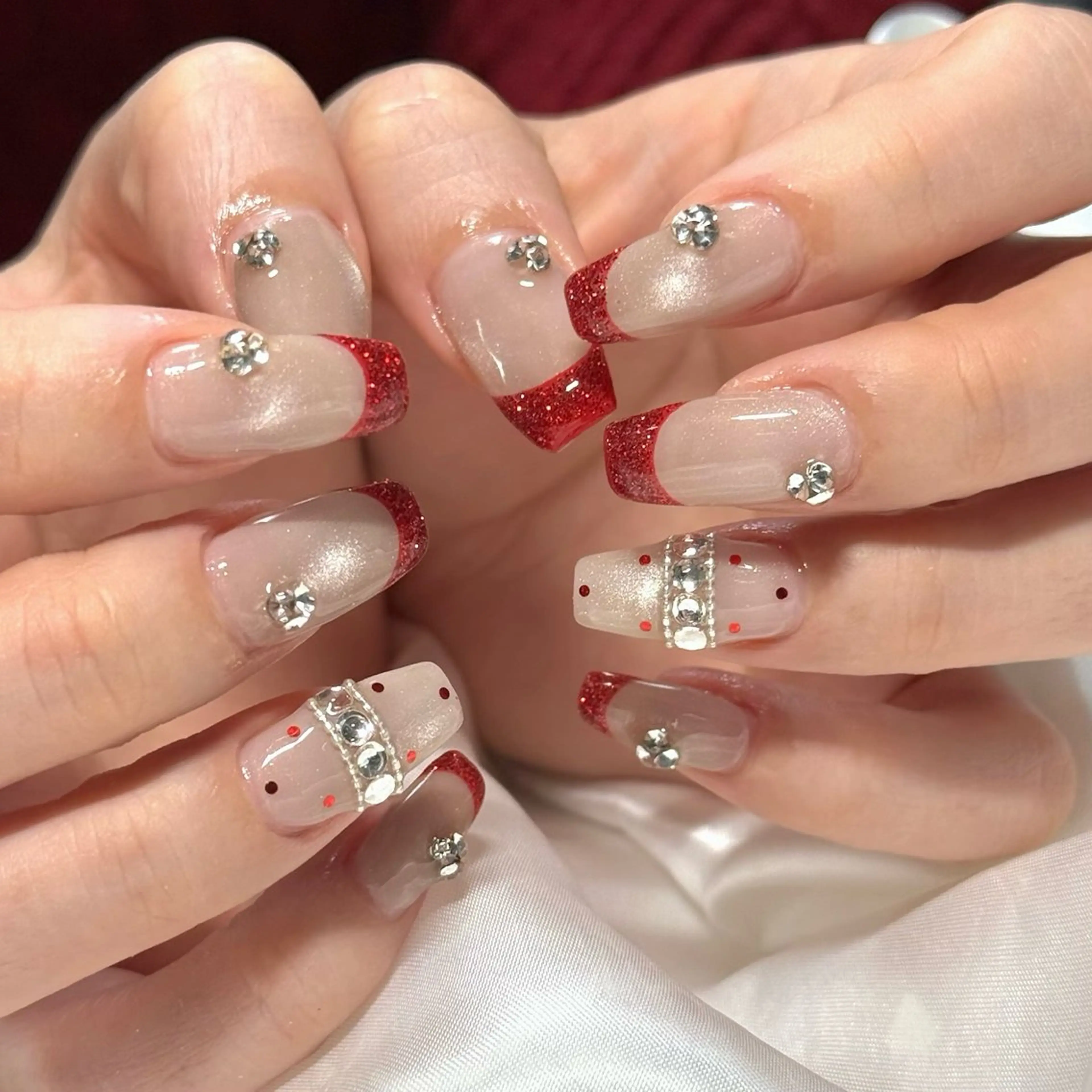 ネイル ドット フレンチネイル マグネットネイル 赤色 バレンタイン ハンドネイル 【OKIKA】 らん🦖🌈🧡のマツエク・マツパデザイン
