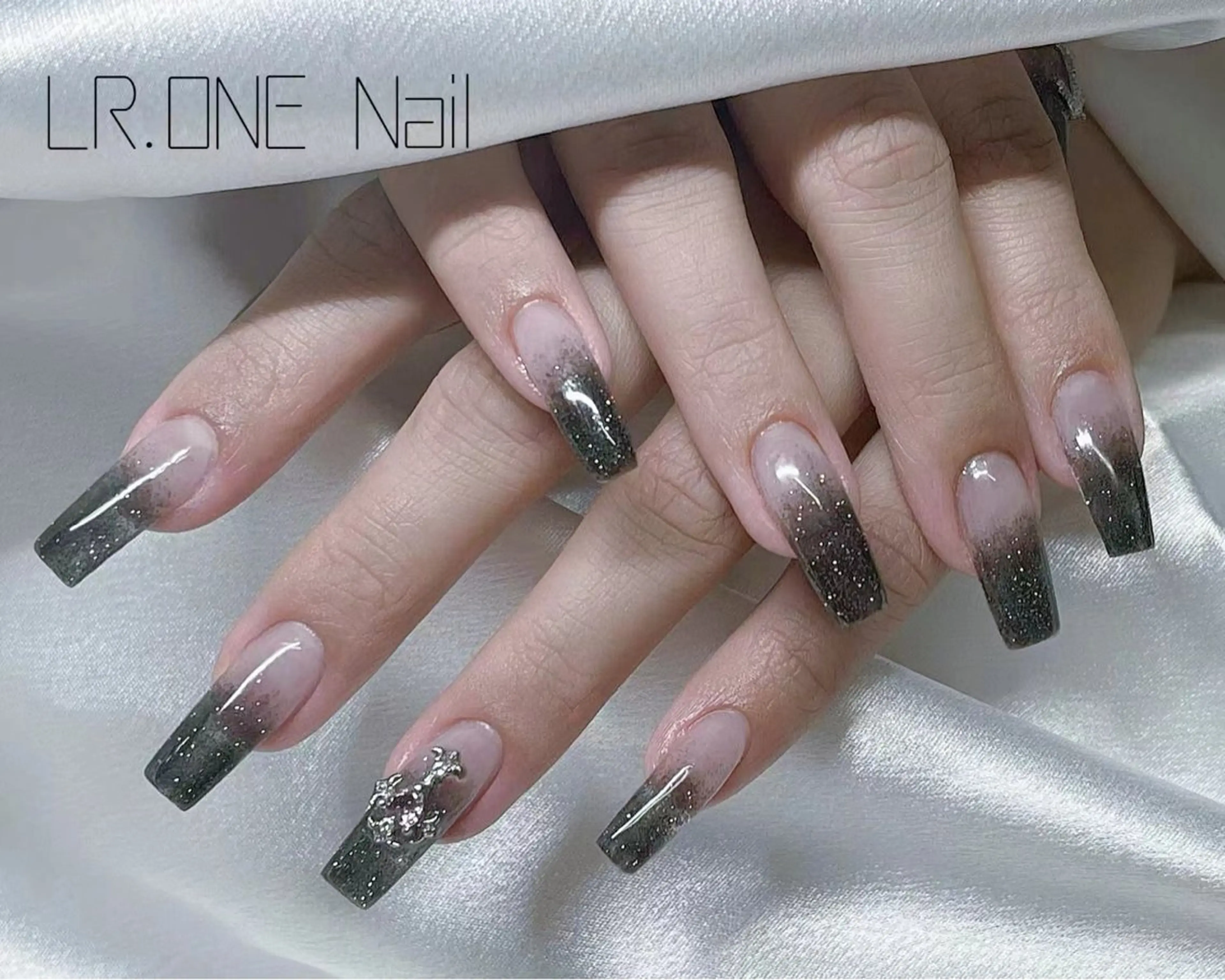 ネイル ハンドネイル LR.ONE ヨウのネイルデザイン