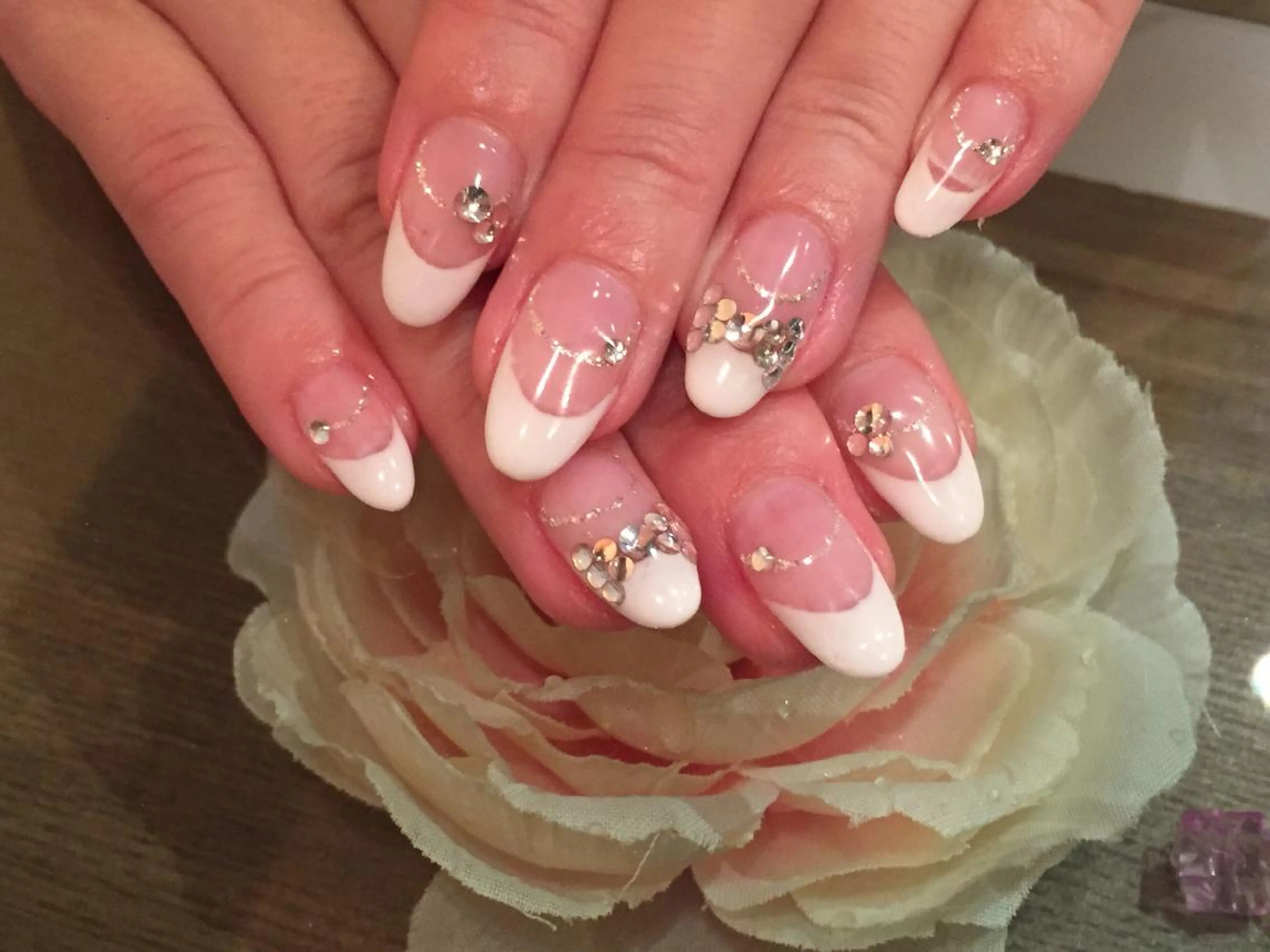 ネイル フレンチネイル Nest 三田のマツエク・マツパデザイン