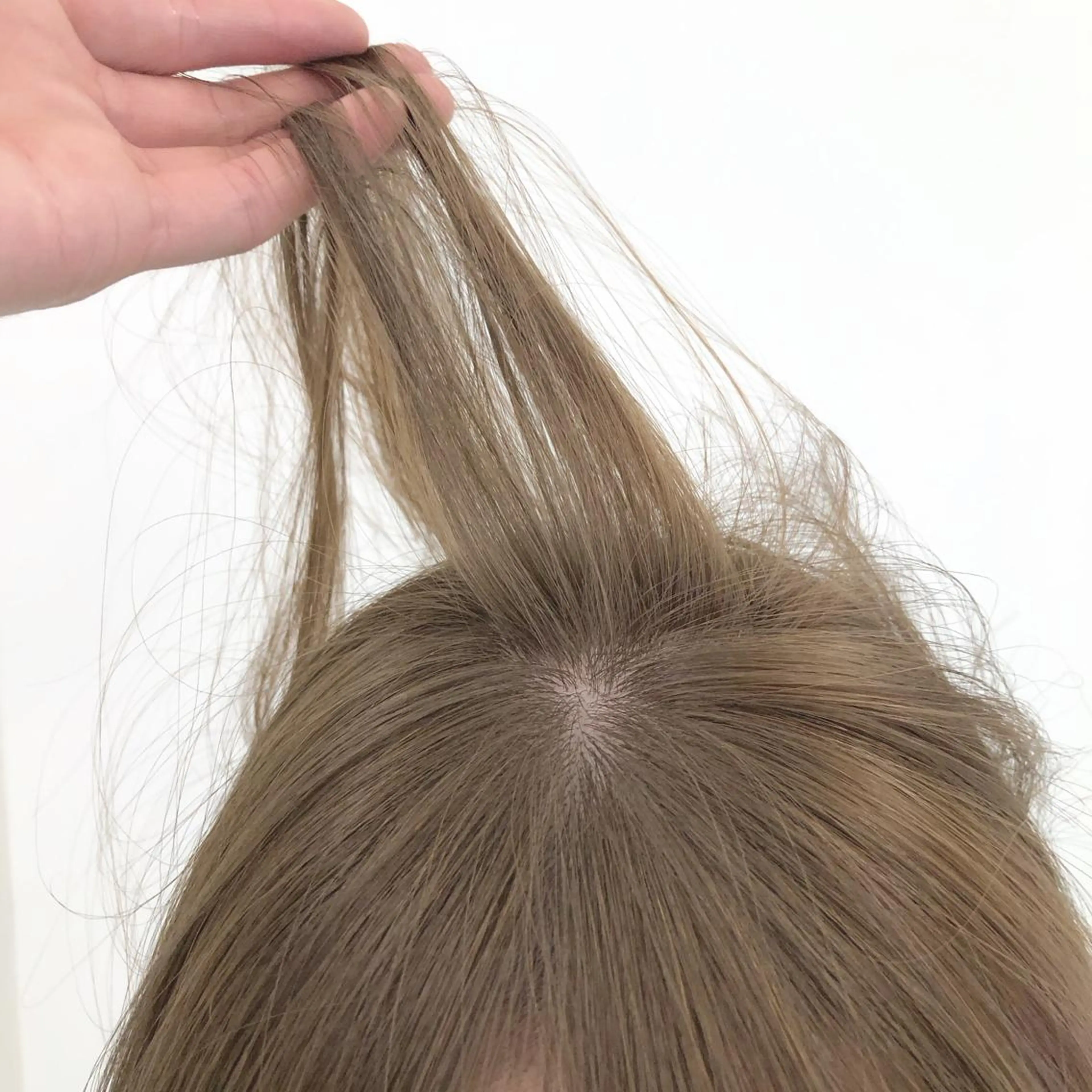 ミディアム カラー レイヤーカット 透明感カラーのヘアスタイル