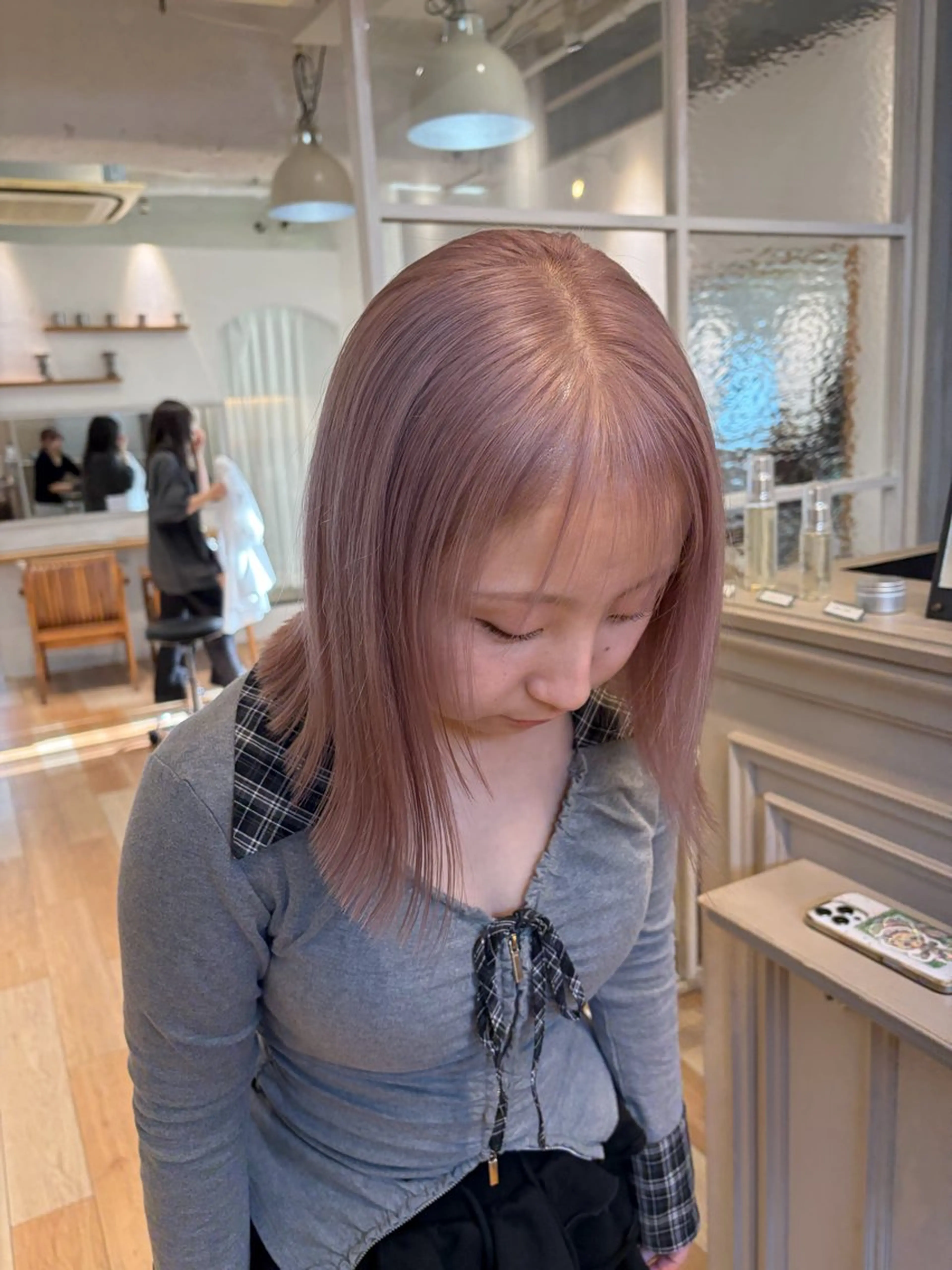 ミディアム カラー ミルクティー× グレージュMOMOのヘアスタイル