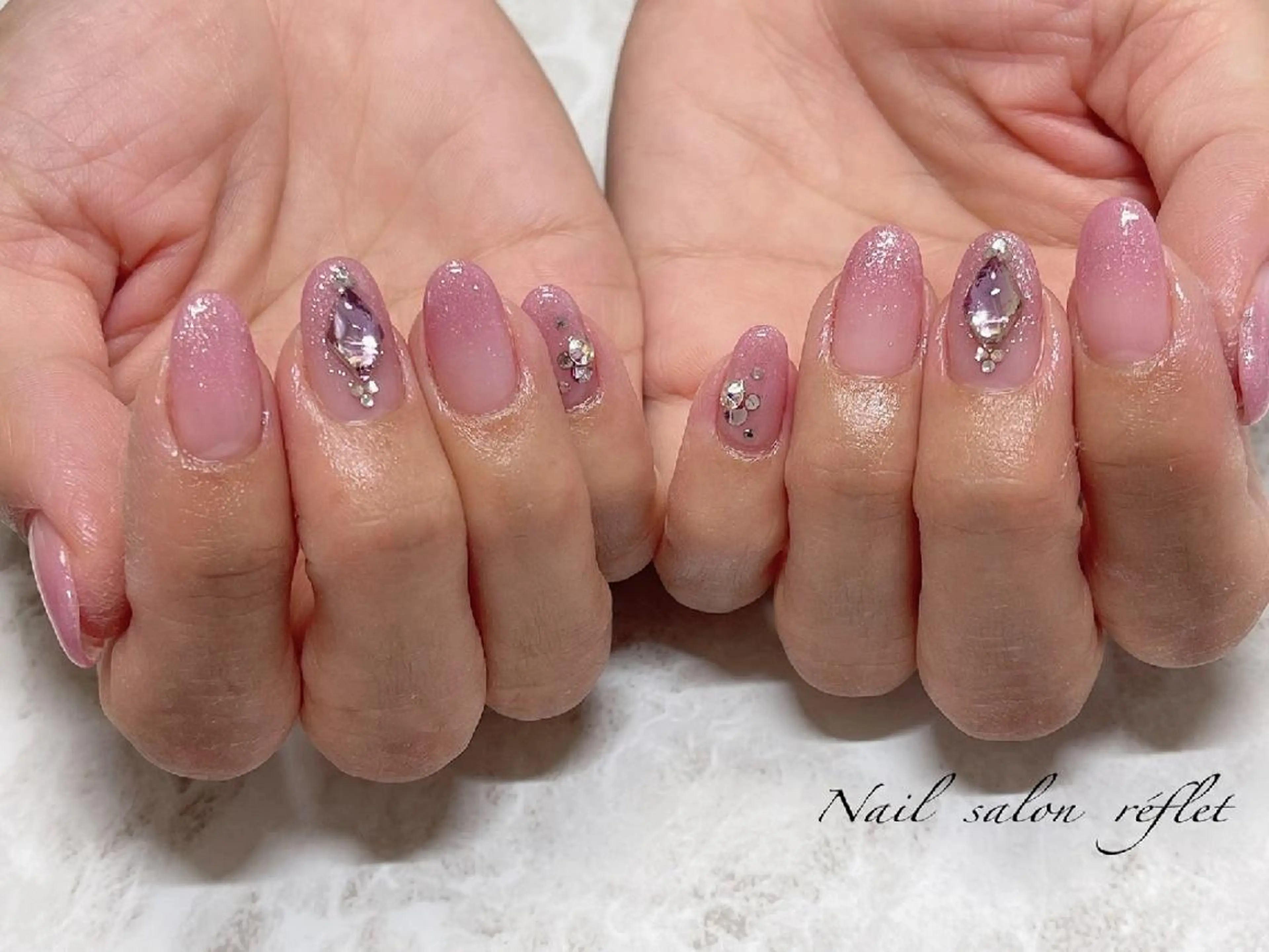 ネイル ストーンネイル ハンドネイル Nailsalon Lebelのネイルデザイン