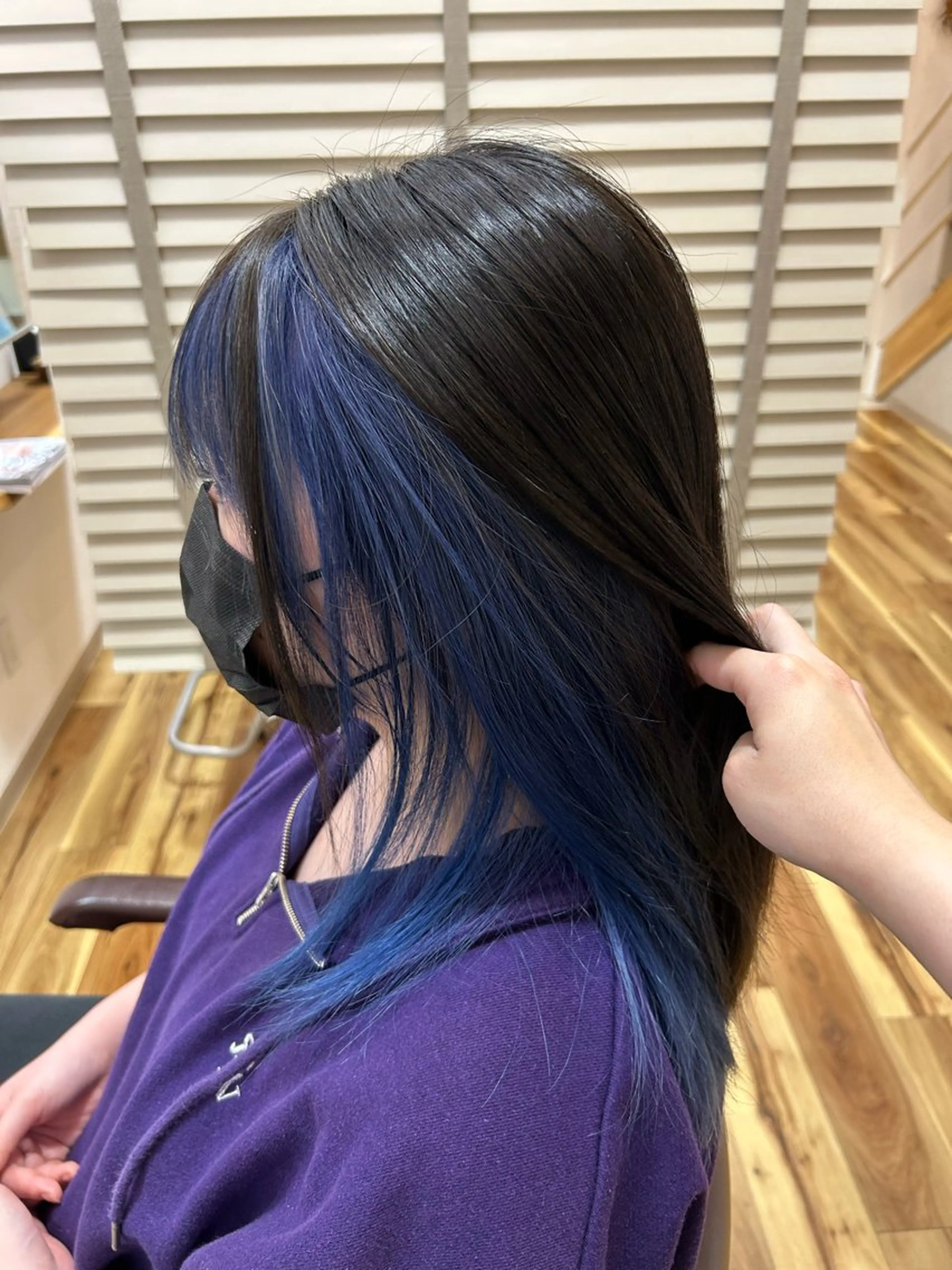 セミロング カラー インナーカラー 根石 結菜のヘアスタイル