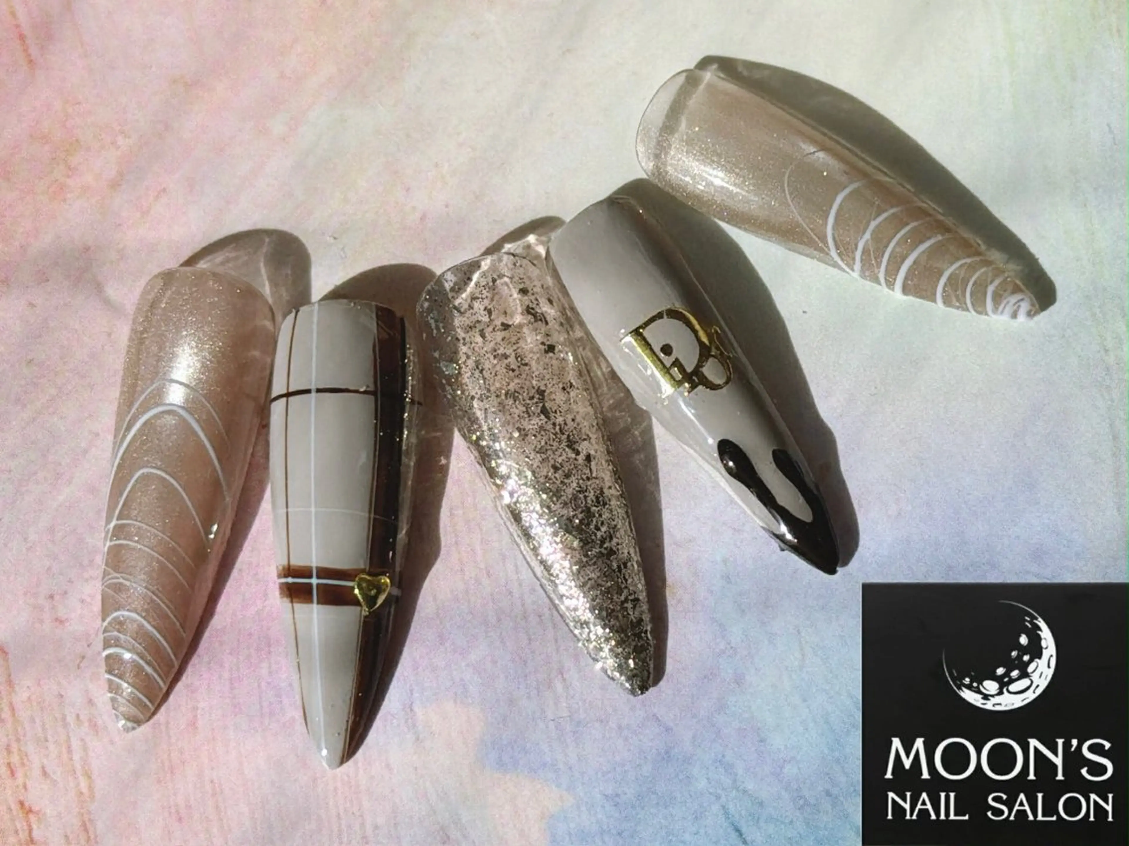 ネイル Moons nail 💅✨のネイルデザイン