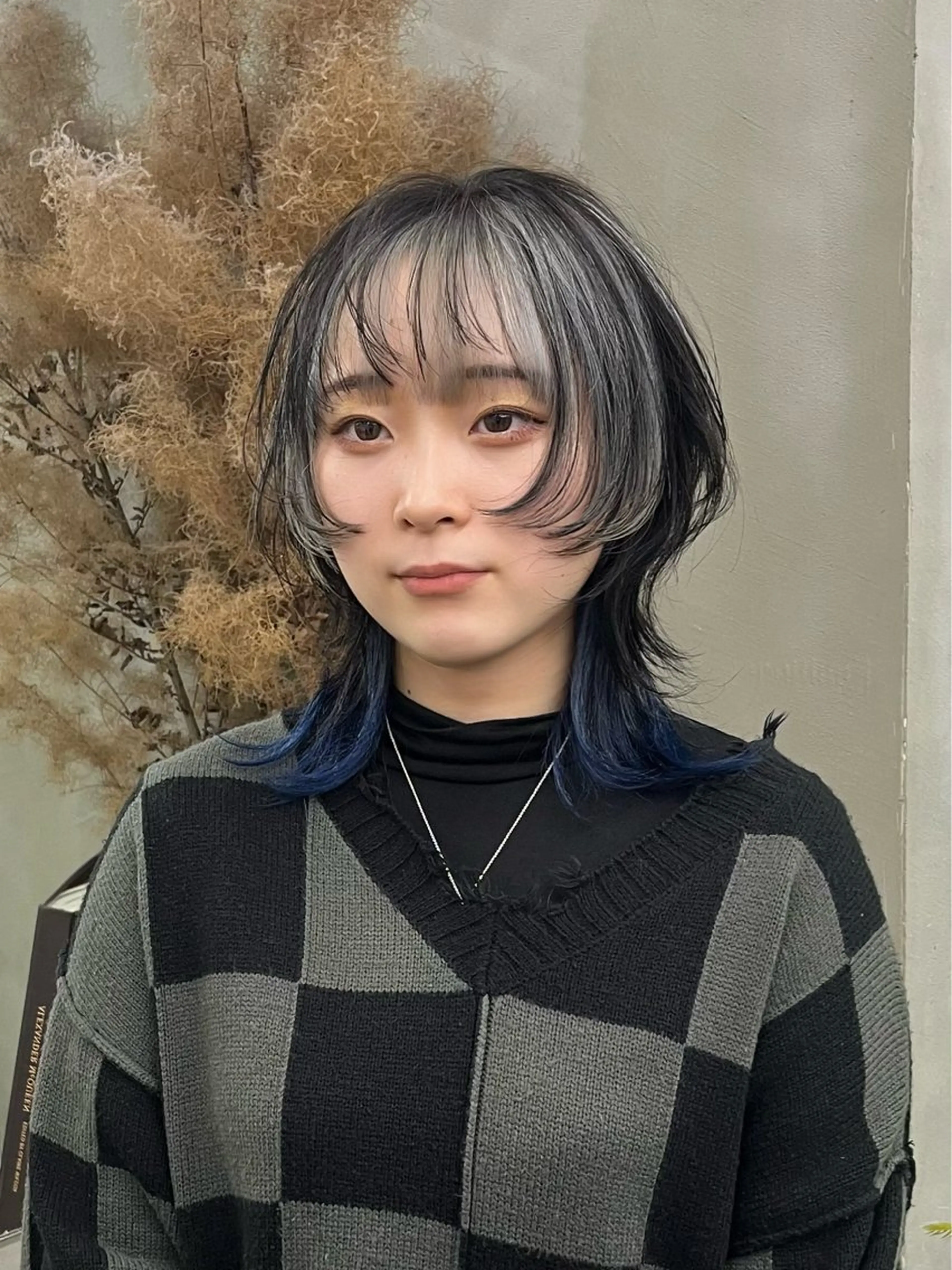 ミディアム カラー ブルーカラー デザインカラー レイヤーカット ウルフカット イツク ⚡️ ルーツ/ハイトーンのヘアスタイル