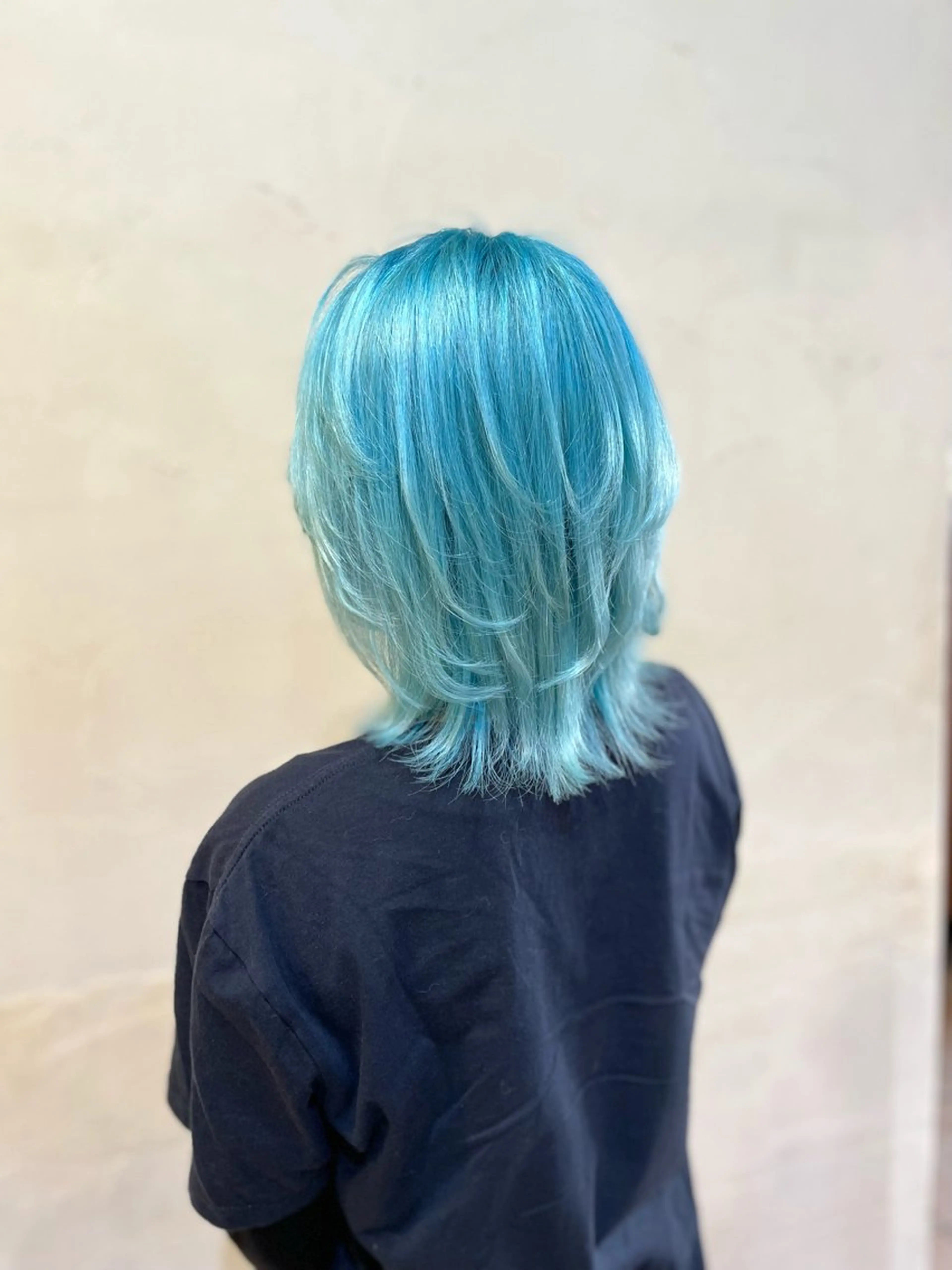 ショート カラー ヘアアレンジ ブリーチ ブルーカラー 透明感カラー ダブルカラー 秋山 幸太のヘアスタイル