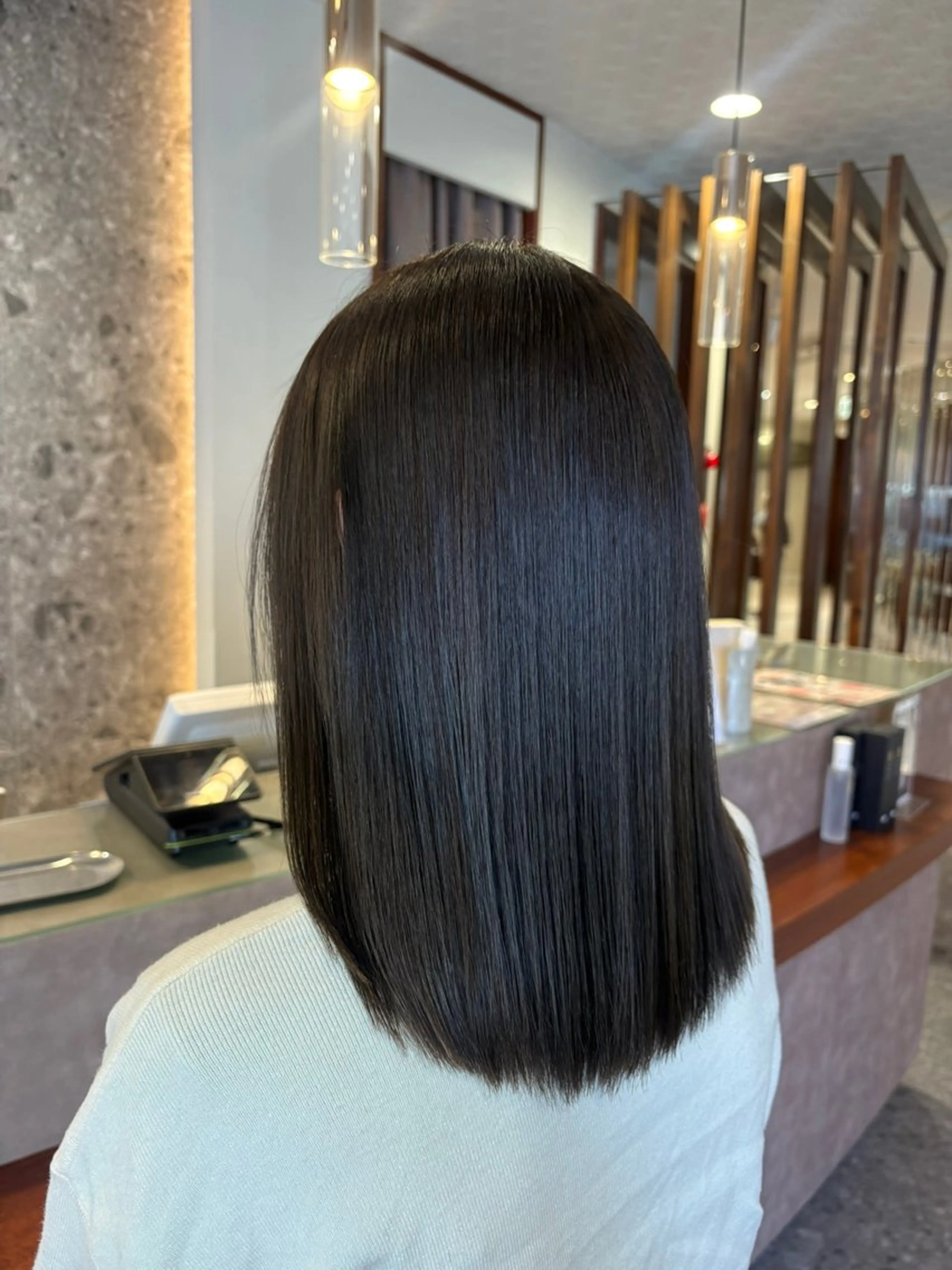 ミディアム アッシュ カット ヘアカラー トリートメント 関 真理菜のヘアスタイル