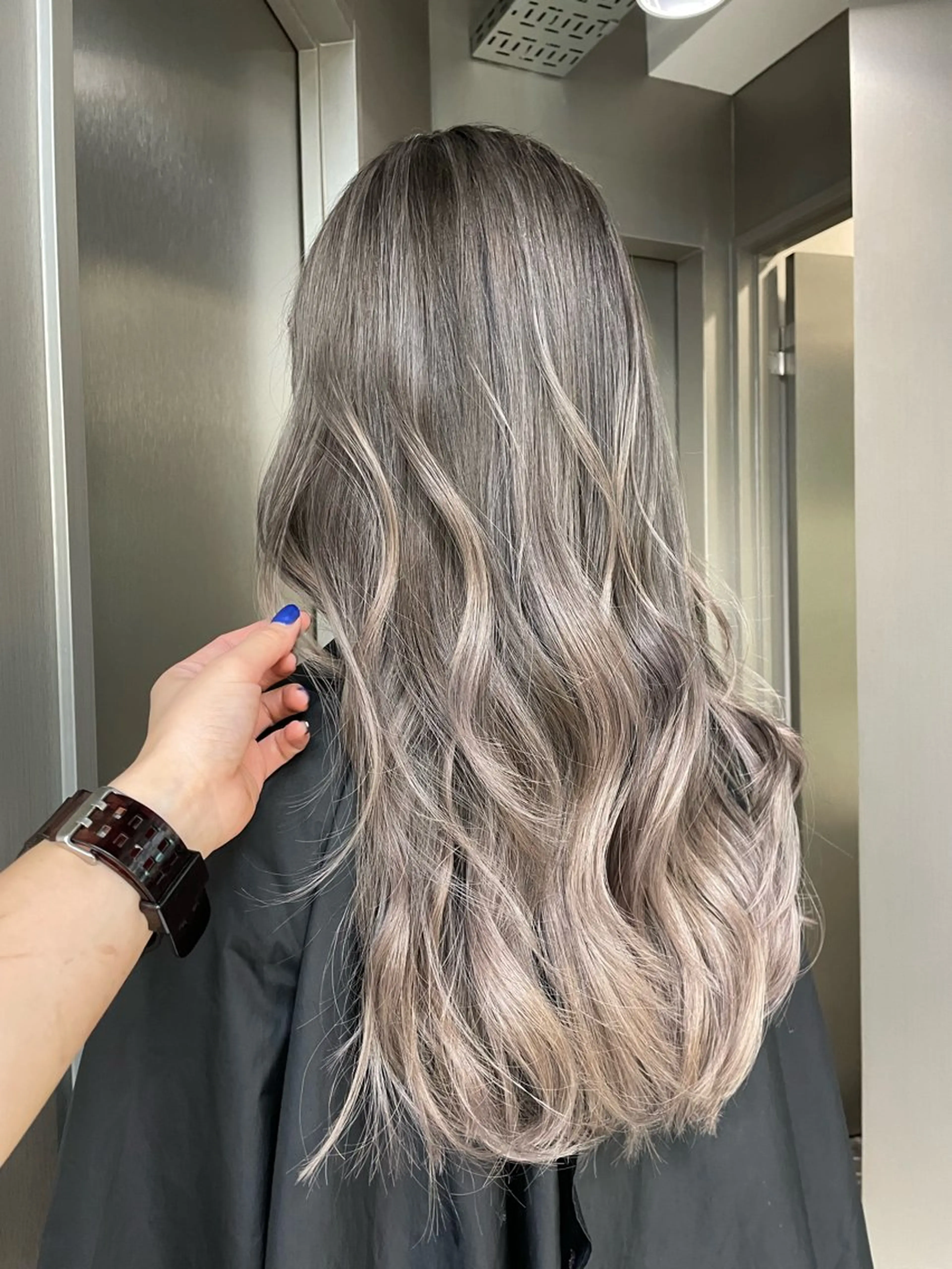 ロング ヘアカラー ヘアセット 🫧バレイヤージュ/ ハイトーン/ミズキのヘアスタイル