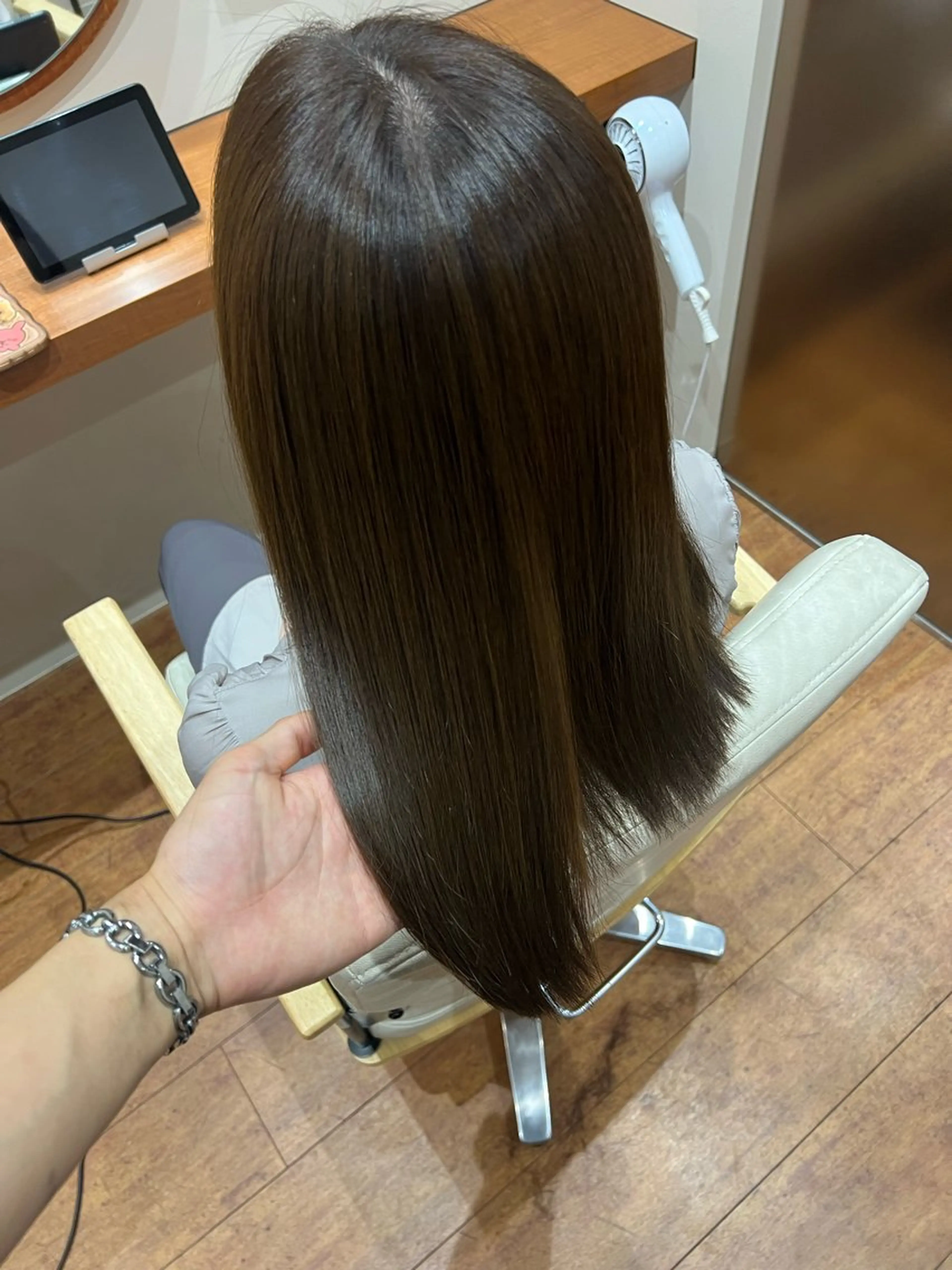 セミロング アッシュ アッシュブラウン 髪質改善 トリートメント ヘアカラー トリートメント 艶髪/透明感 レイヤー YUKIのヘアスタイル