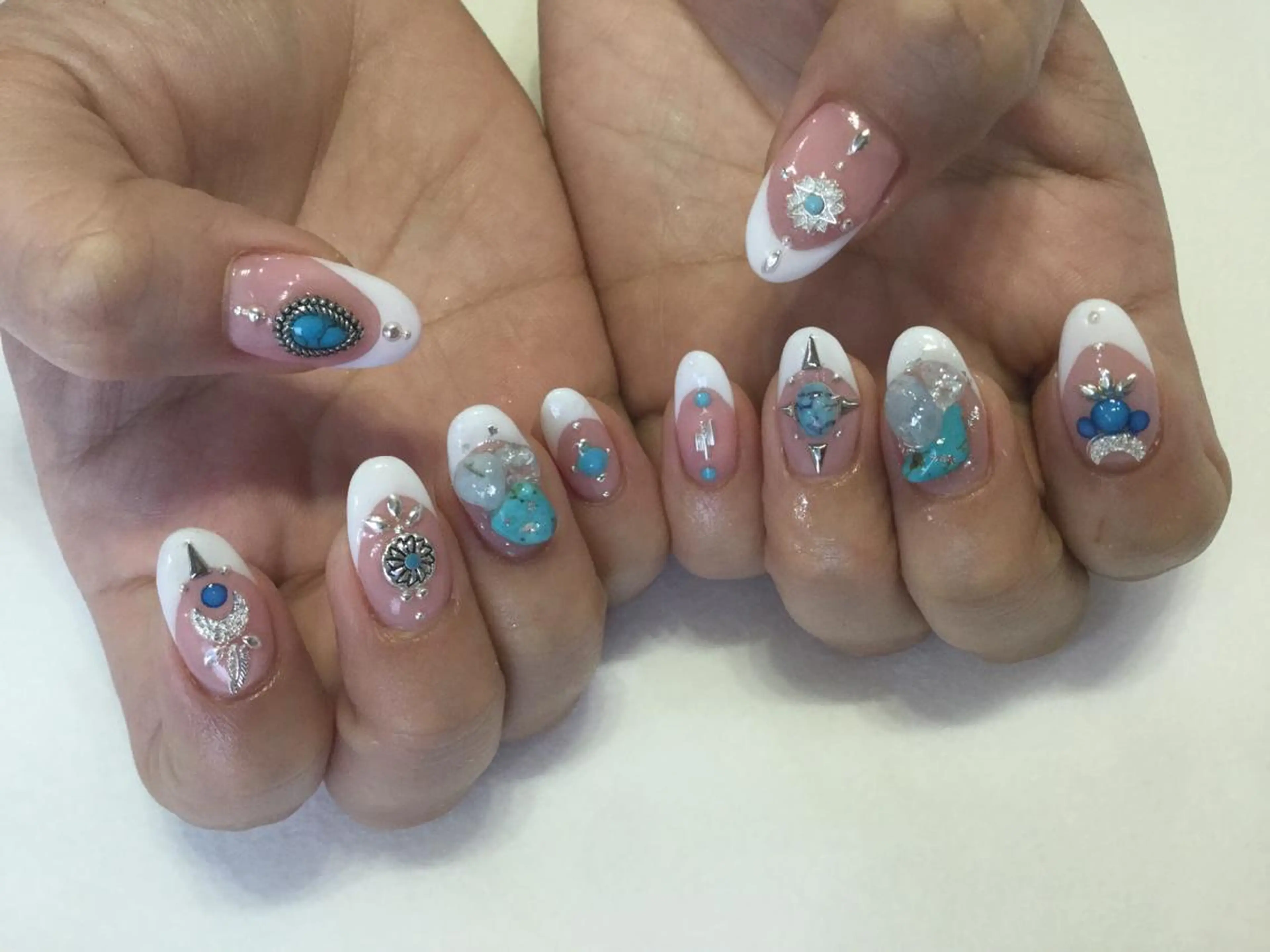 ネイル ハンドネイル 💎🐰 saki. m 🐰💎のネイルデザイン