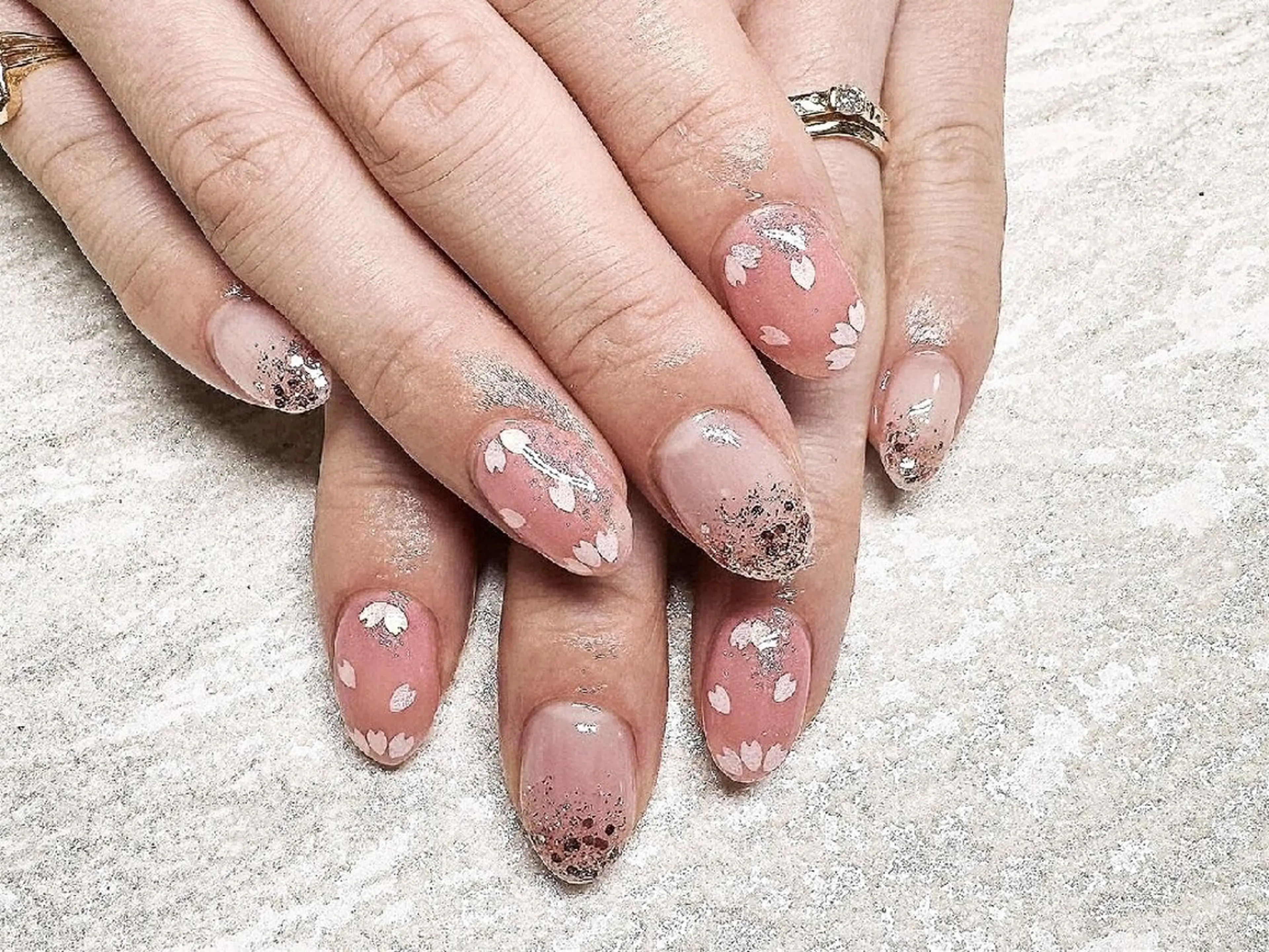 ネイル ホログラムネイル マグネットネイル ピンク 春ネイル JULIE NAILのネイルデザイン