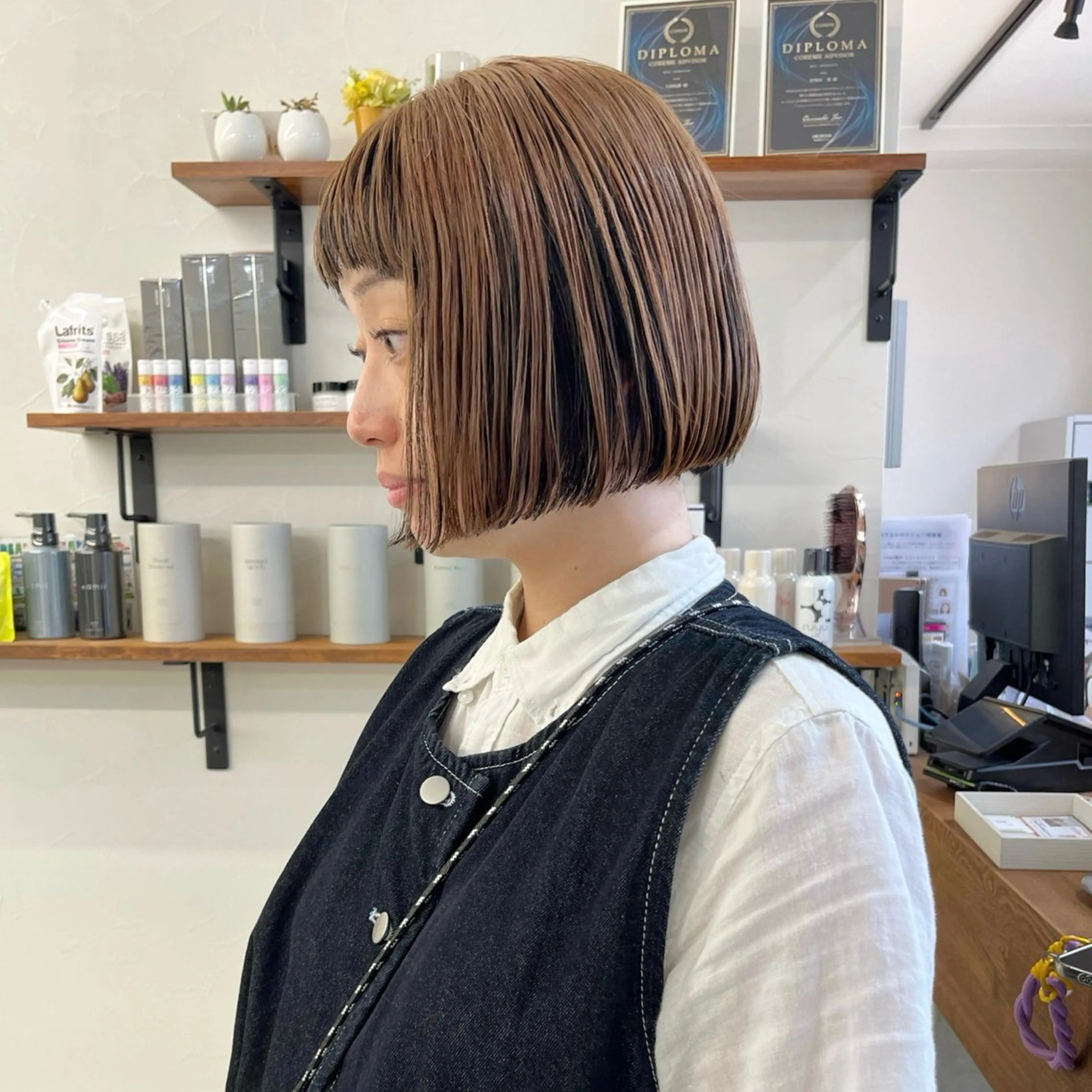 ショート カラー ブリーチ ブリーチなしカラー ボブ 髪質改善 レイヤーカット カット ヘアカラー トリートメント 初めてのショート お任せください✂️のヘアスタイル