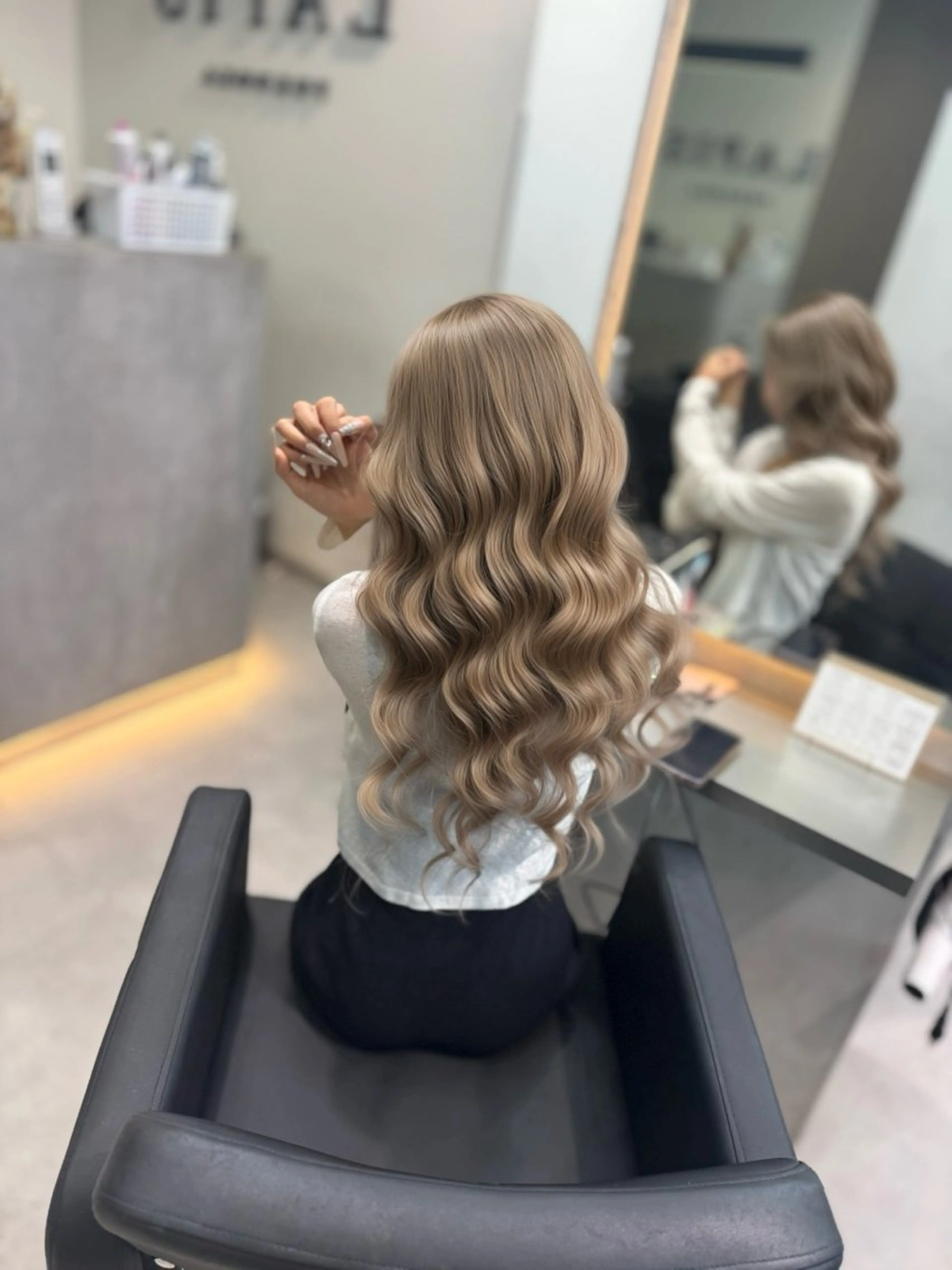 ロング カラー ヘアカラー ギャルの女神/ Shionのヘアスタイル