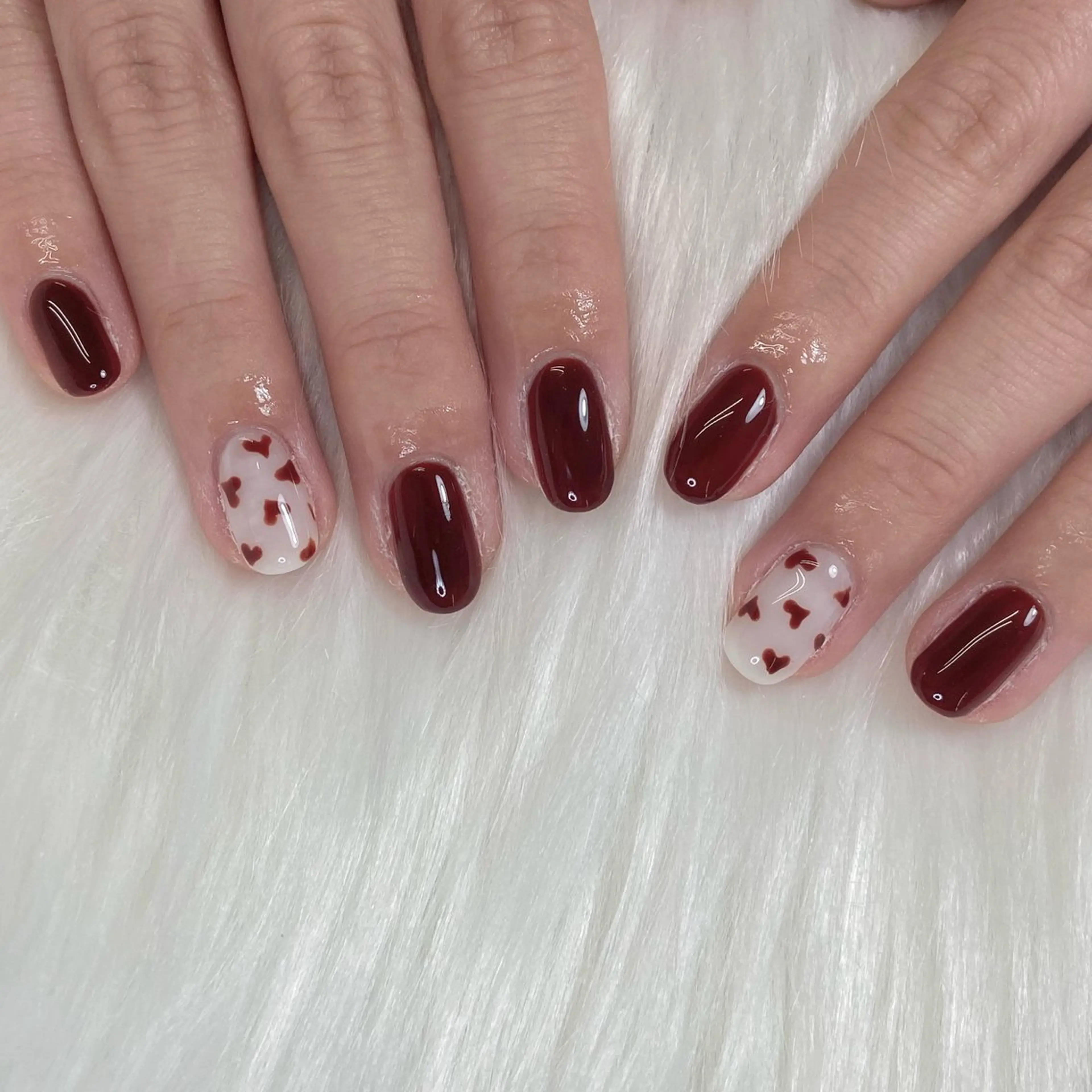 ネイル ボルドー ハート キラキラネイル 韓国ネイル ラメ(グリッター) ハンドネイル Kanako 💫のネイルデザイン