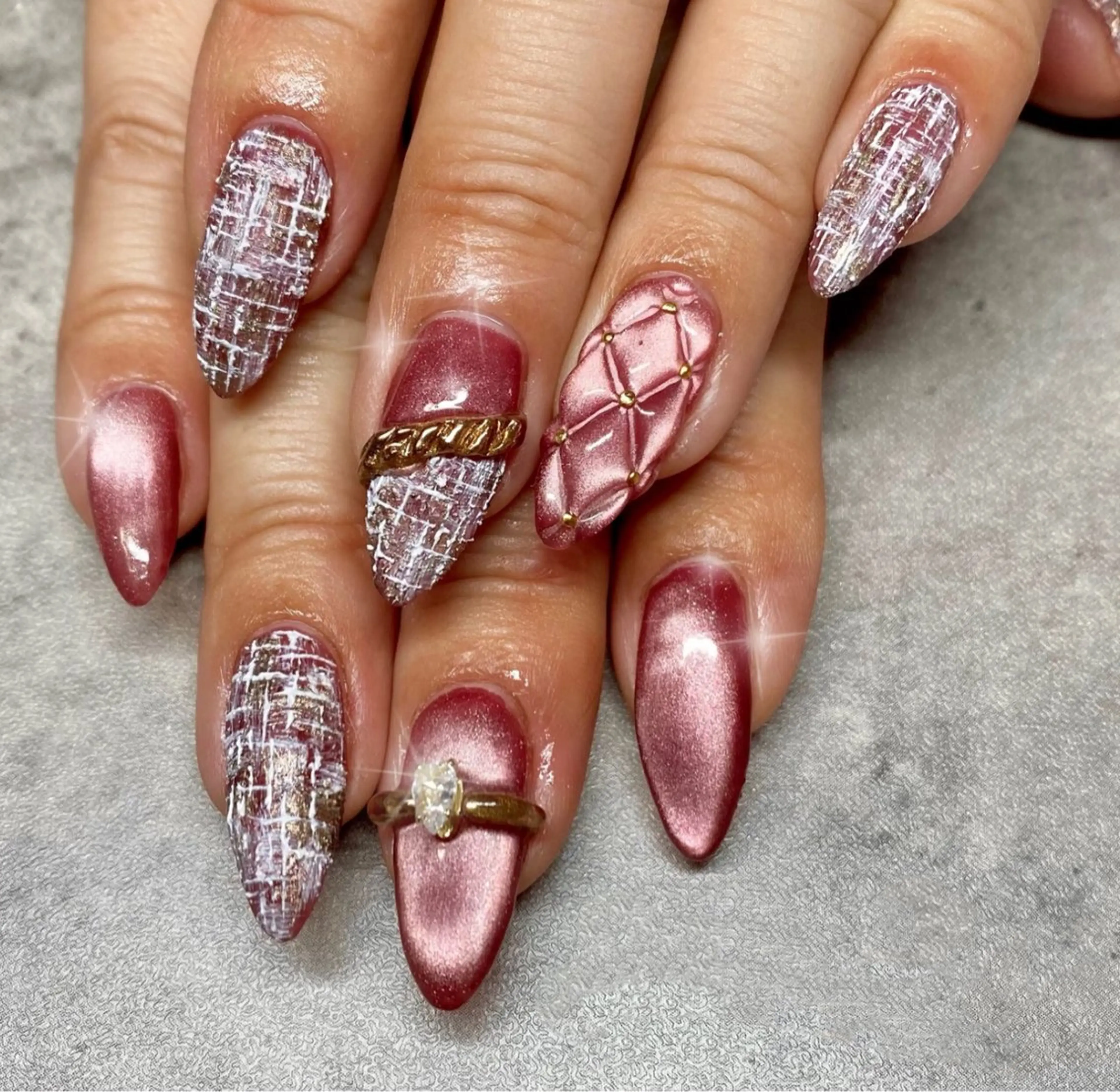 ネイル ツイードネイル 冬ネイル クリスマス リボン、ガーリー パーツ放題専門店のネイルデザイン