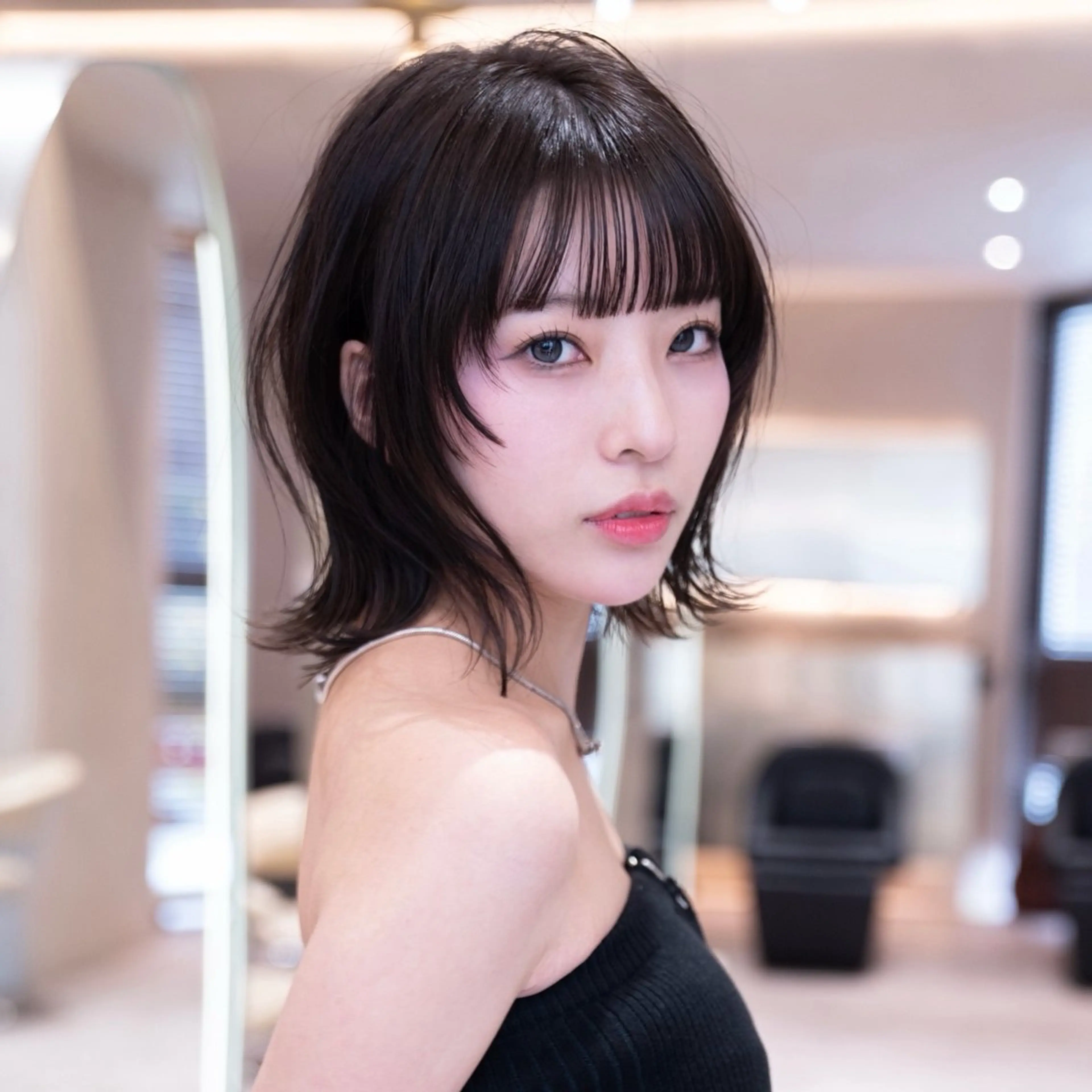 ミディアム カラー 切りっぱなしボブ ブリーチ ボブ 学生 韓国風ヘア カット ヘアカラー トリートメント 新宿/韓国ボブ/ レイヤーボブしょうごのヘアスタイル