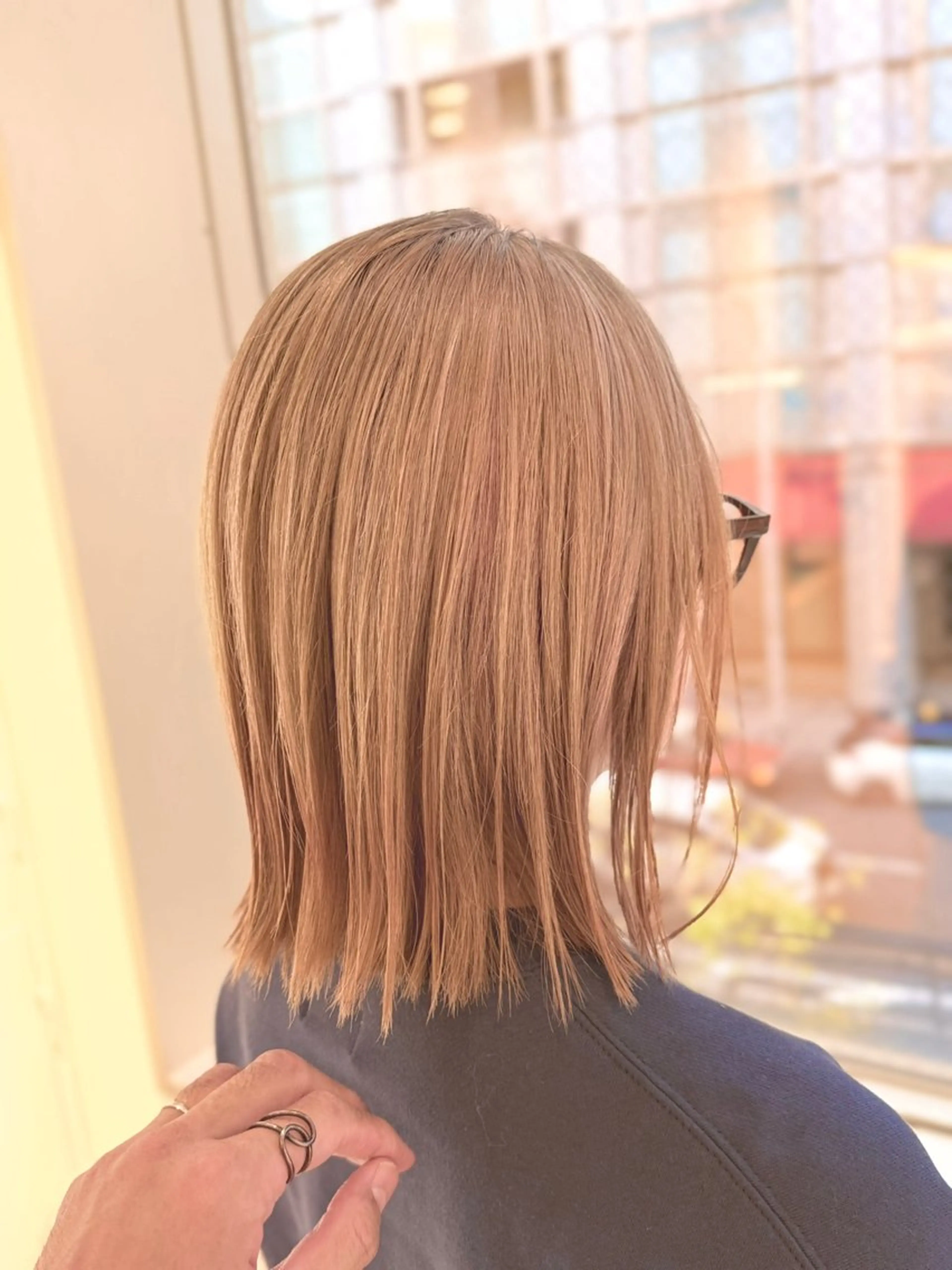 ミディアム カラー ベージュカラー ブリーチ ダブルカラー ハイトーンカラー ハイトーンベージュ ヘアカラー トリートメント 竜太/髪質改善カラ ー/似合わせカットのヘアスタイル