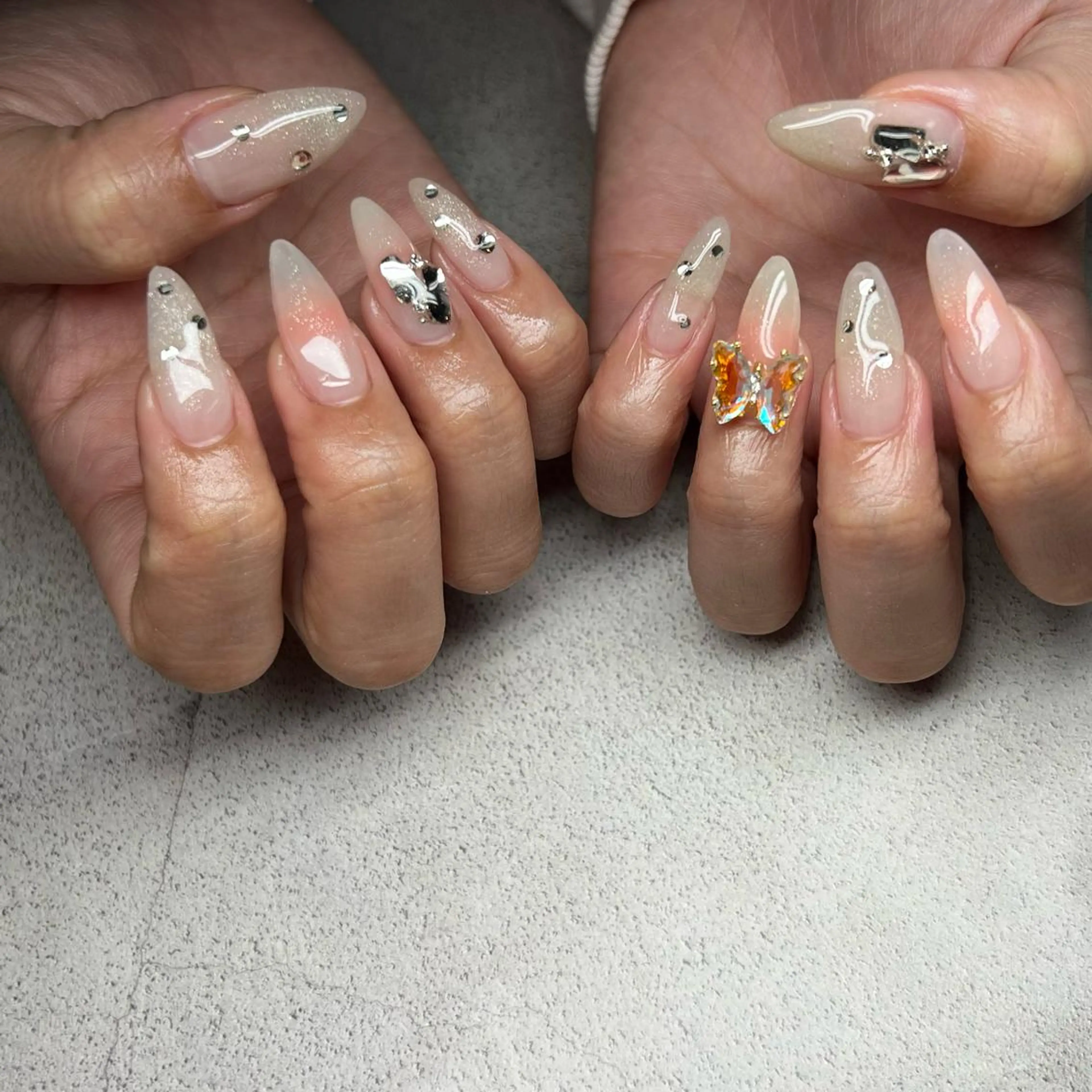 ネイル チークネイル ハンドネイル 𝐫𝐚𝐢 𝐧𝐚𝐢𝐥のネイルデザイン