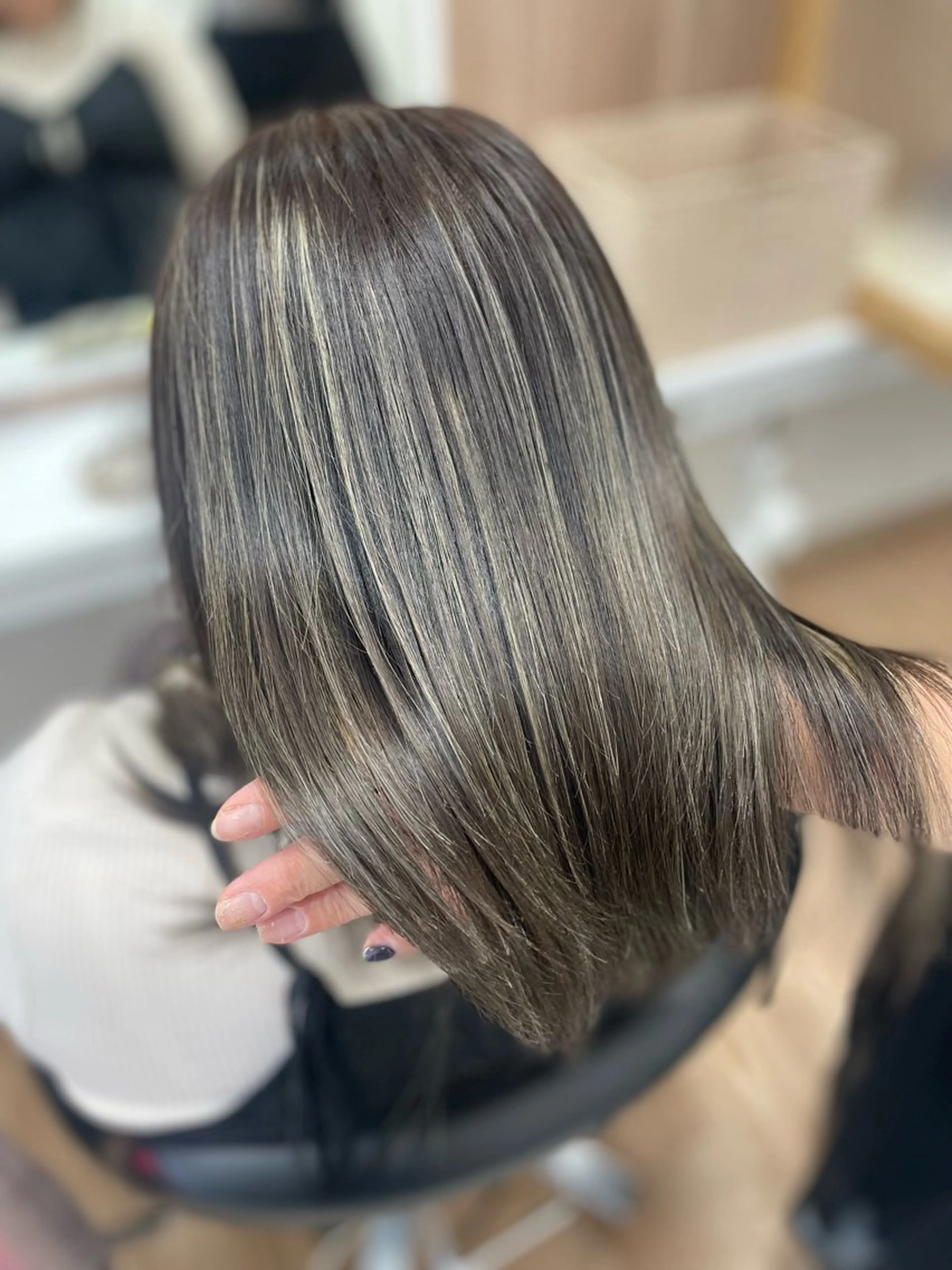 セミロング 髪質改善 葭葉 久美子のヘアスタイル