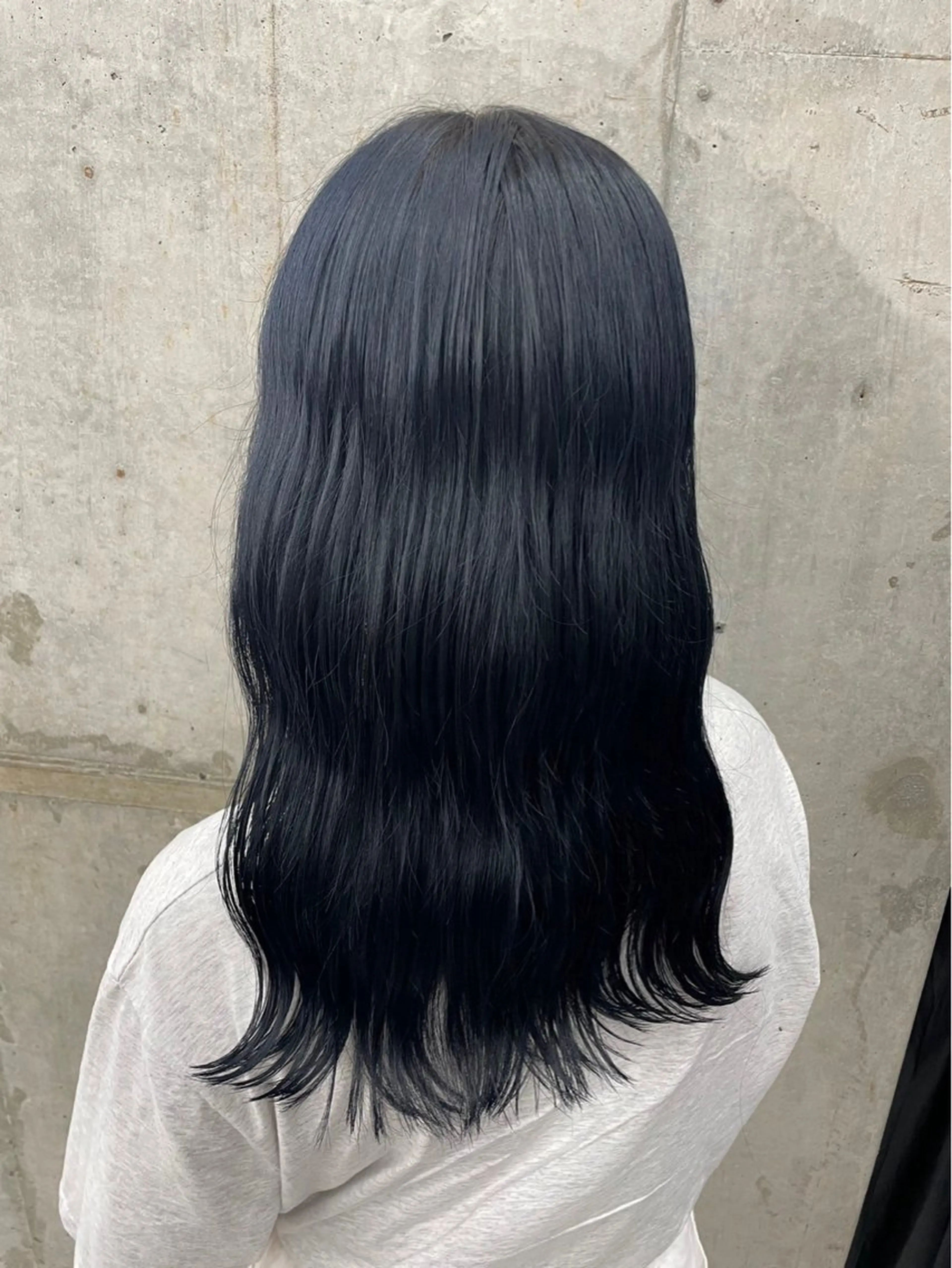 カラー ブリーチ ネイビーカラー 韓国🇰🇷レイヤー 似合わせ顔まわりのヘアスタイル