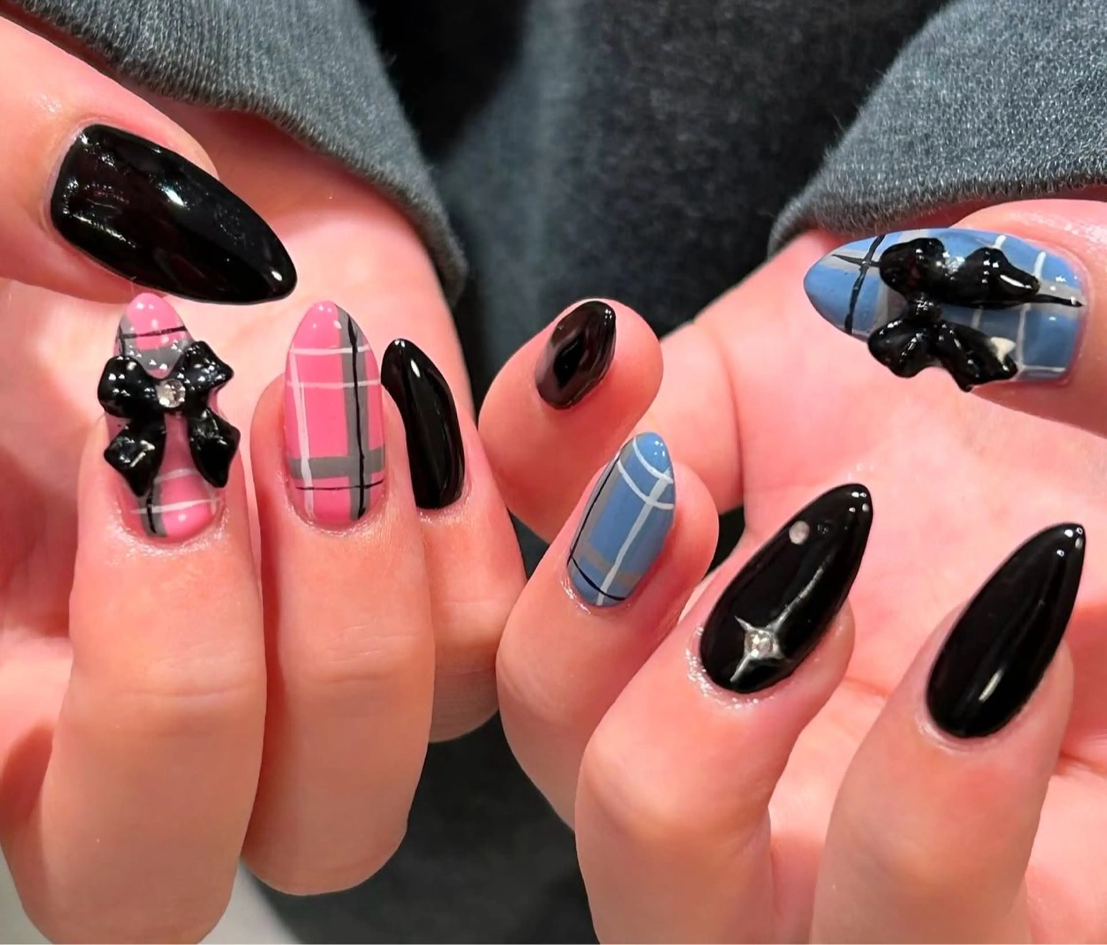 ネイル グラデーション キラキラネイル ワンカラーネイル 冬ネイル Jenn Nail Salonのネイルデザイン